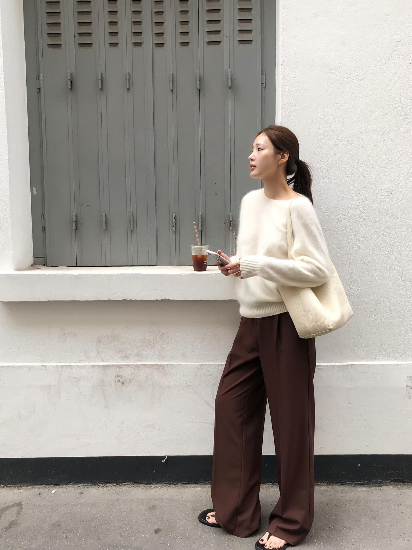 4 cách phối đồ dành cho nàng công sở mê style tối giản- Ảnh 5.