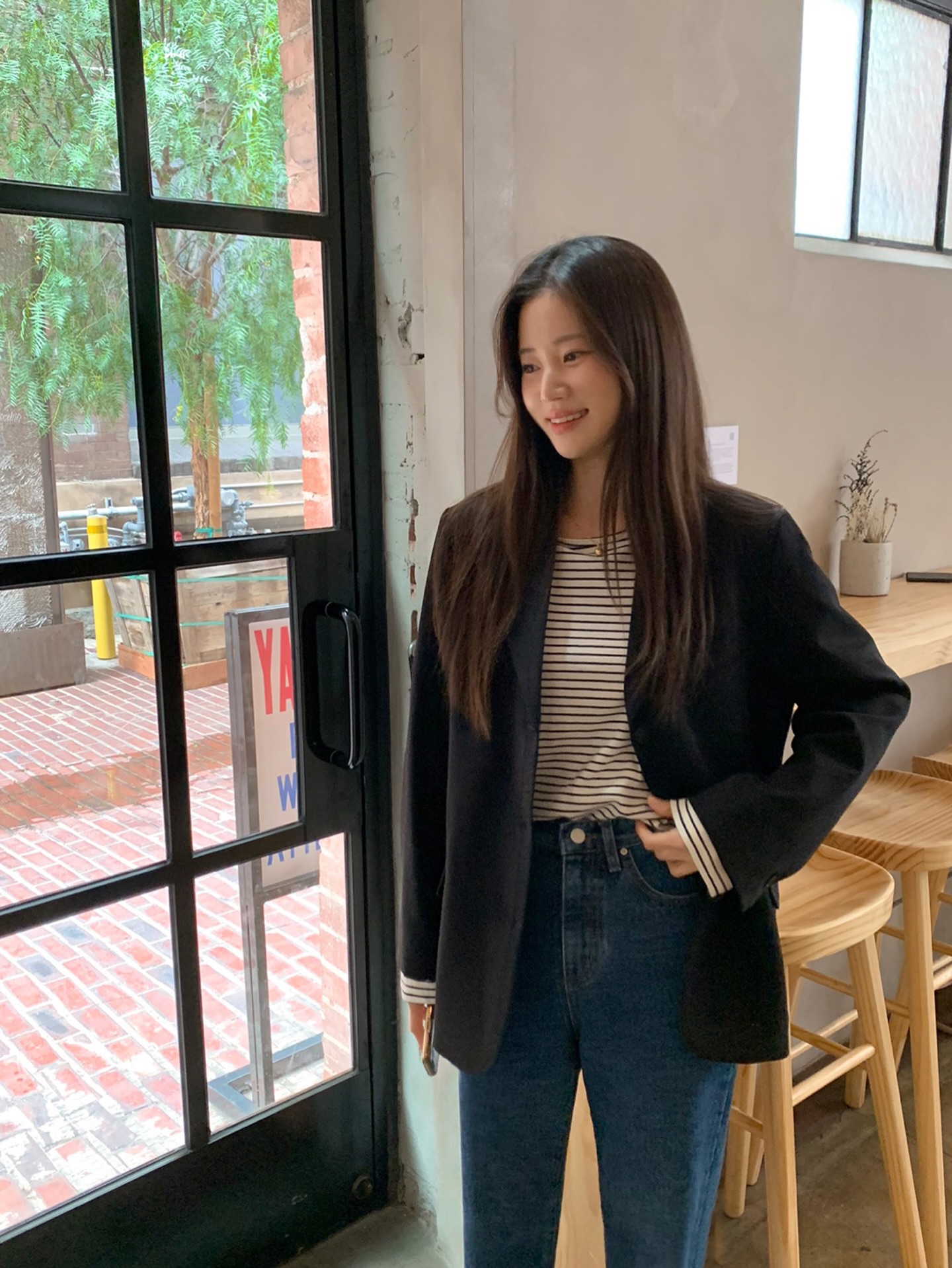 4 mẫu áo blazer đi đâu cũng gặp trong mùa đông này- Ảnh 10. 4 mẫu áo blazer đi đâu cũng gặp trong mùa đông này- Ảnh 10.