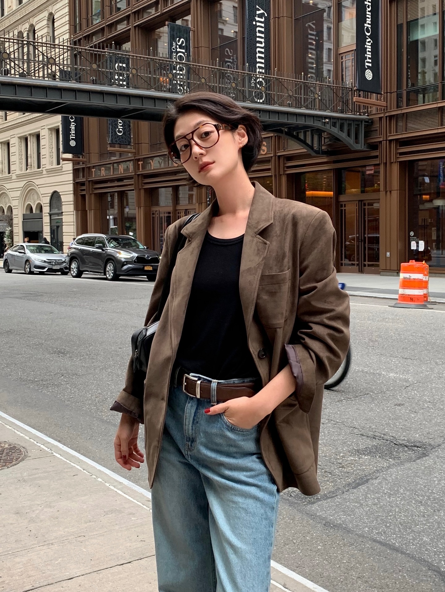 4 mẫu áo blazer đi đâu cũng gặp trong mùa đông này- Ảnh 4. 4 mẫu áo blazer đi đâu cũng gặp trong mùa đông này- Ảnh 4.