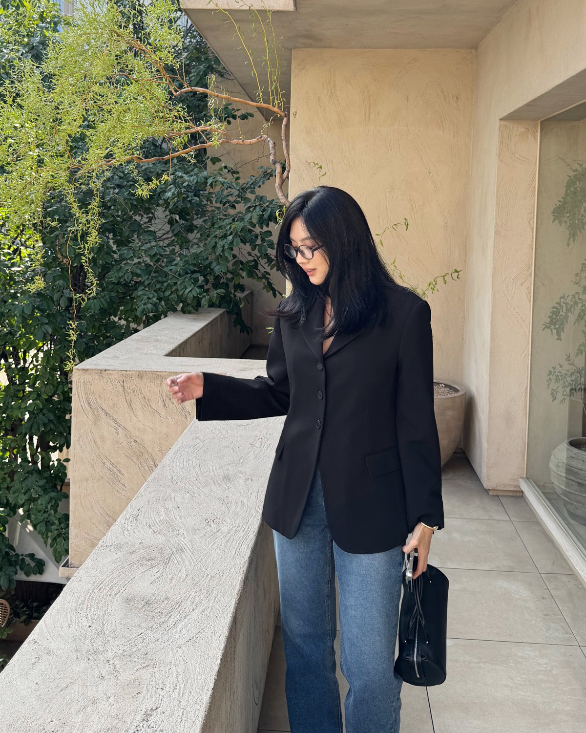 4 mẫu áo blazer đi đâu cũng gặp trong mùa đông này- Ảnh 9. 4 mẫu áo blazer đi đâu cũng gặp trong mùa đông này- Ảnh 9.