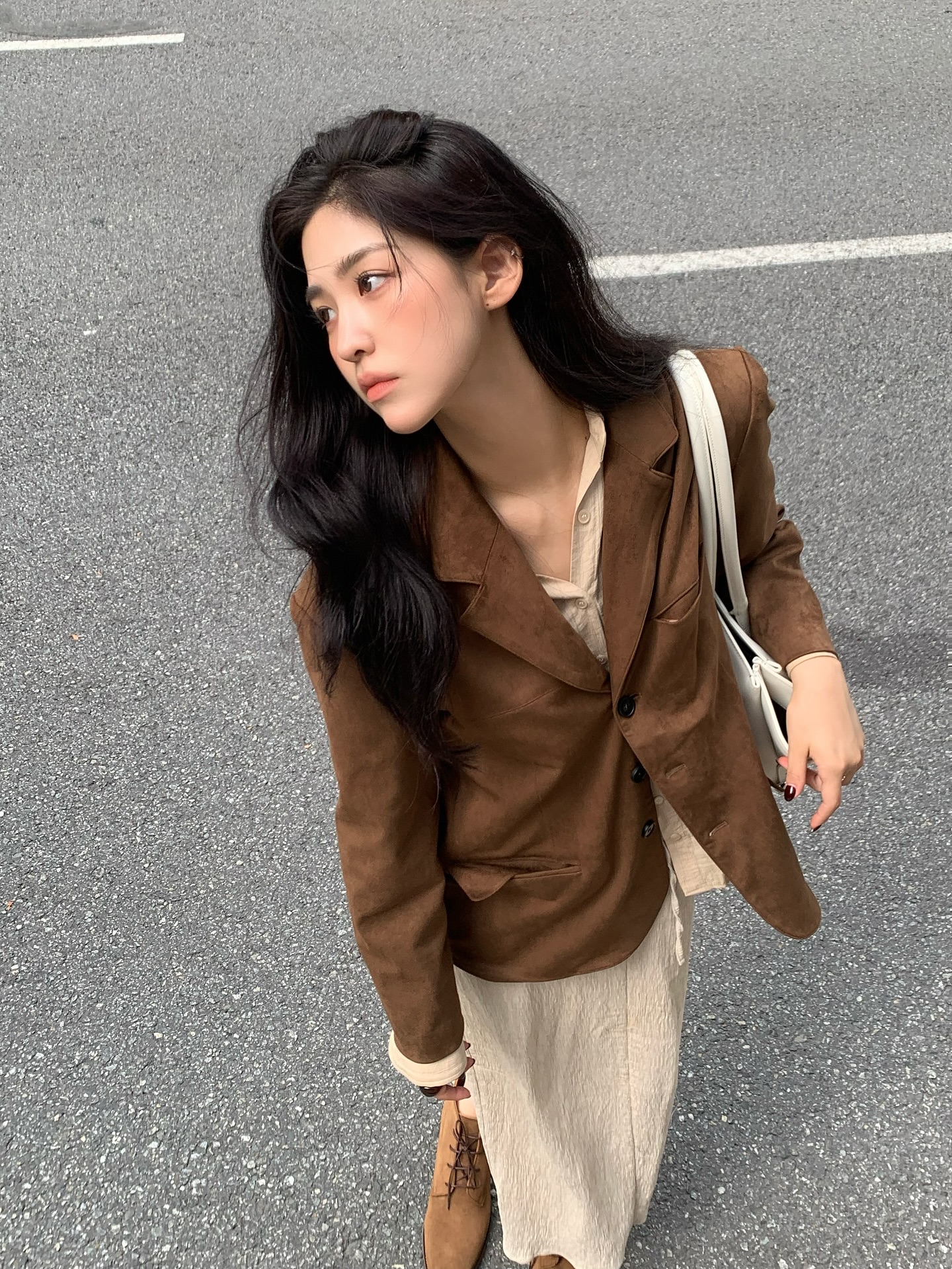 4 mẫu áo blazer đi đâu cũng gặp trong mùa đông này- Ảnh 2. 4 mẫu áo blazer đi đâu cũng gặp trong mùa đông này- Ảnh 2.