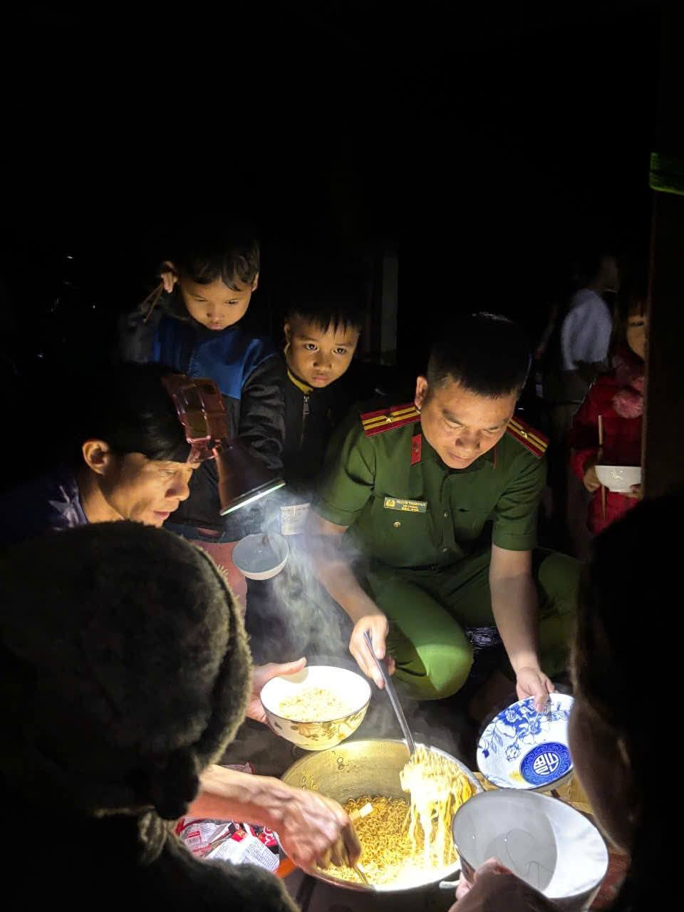Đêm mưa Trà Leng và cảnh tượng hiếm thấy- Ảnh 3. Đêm mưa Trà Leng và cảnh tượng hiếm thấy- Ảnh 3.