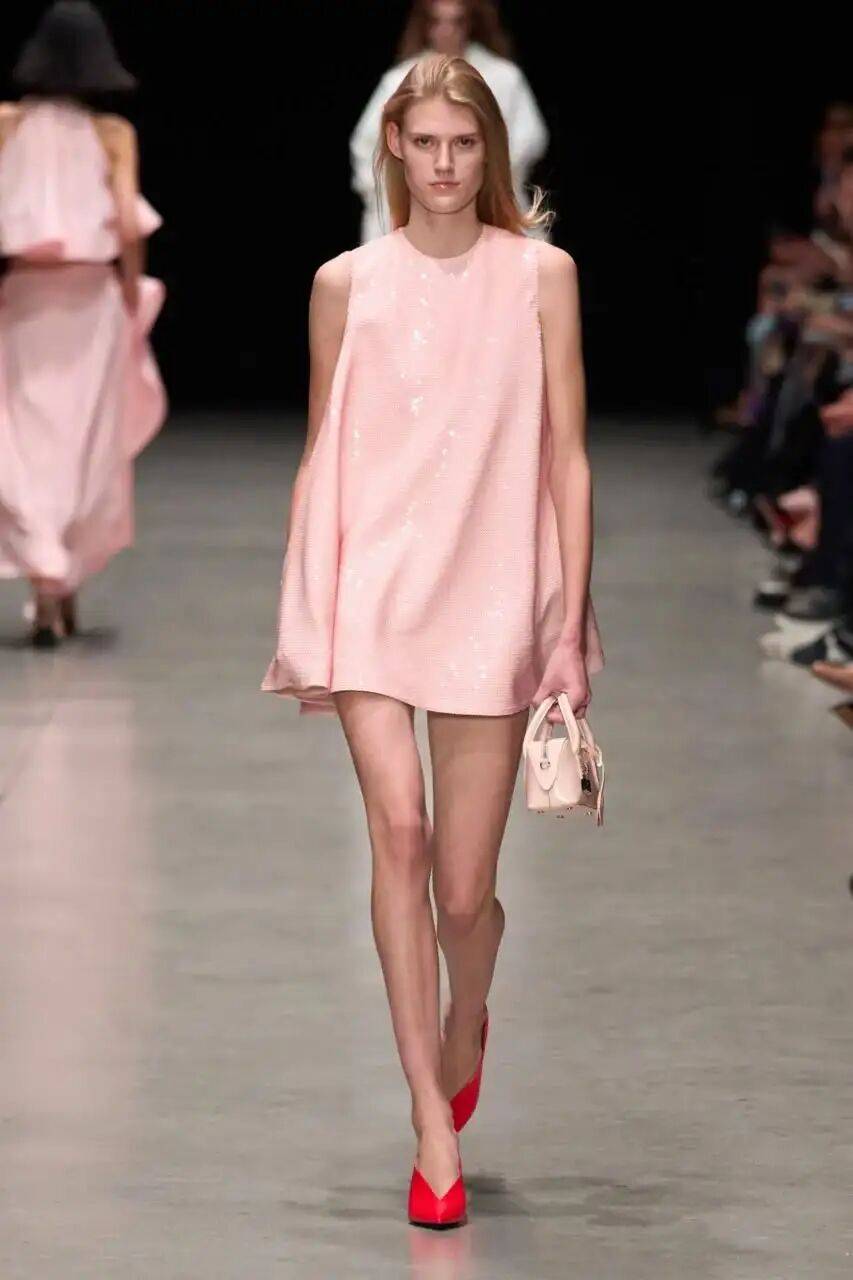 Học nhanh bốn cặp màu "chuẩn Pháp" để diện từ công sở đến cà phê cuối tuần vẫn xịn mịn- Ảnh 27.