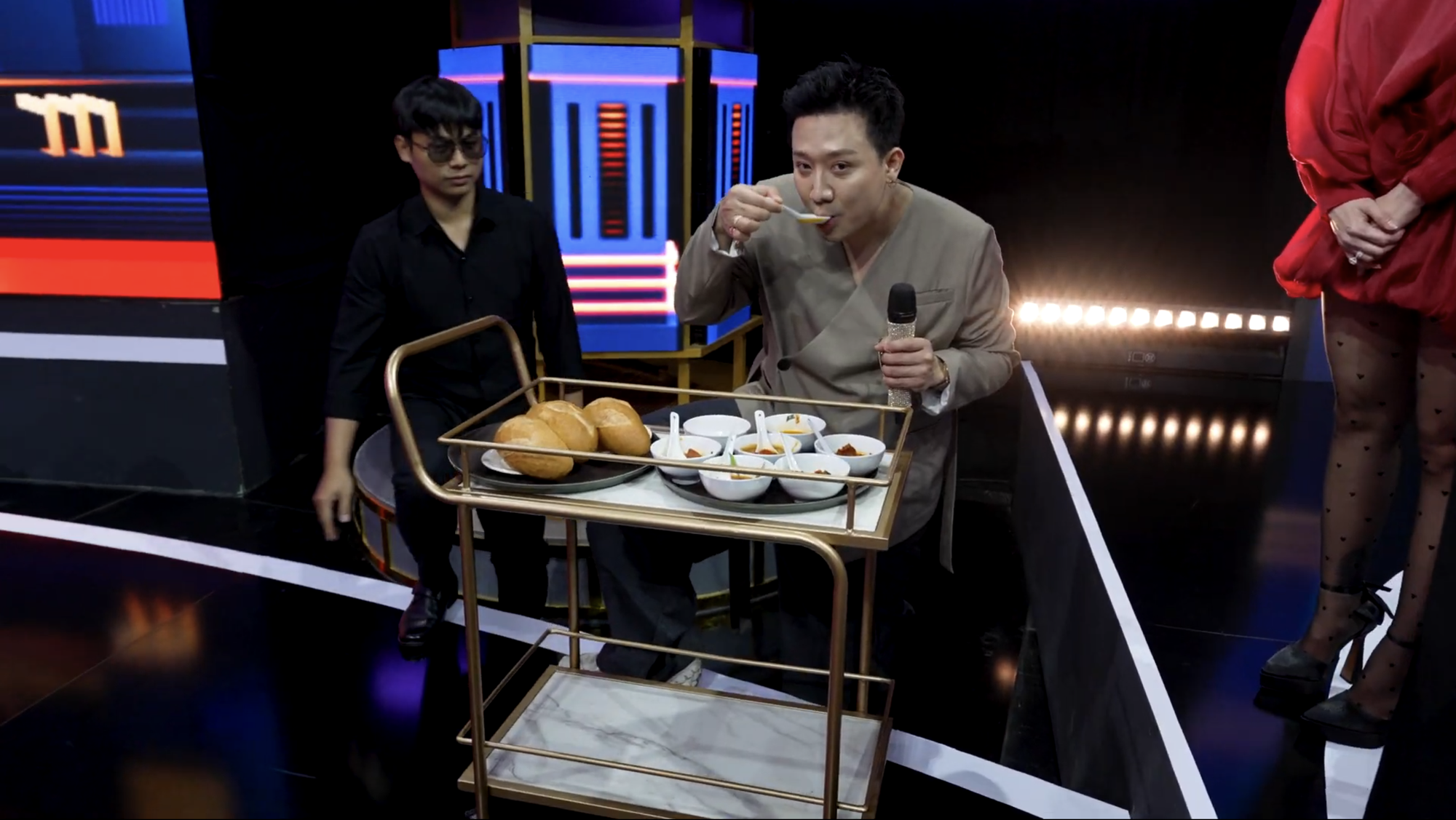Trấn Thành - Hari Won  Trấn Thành - Hari Won