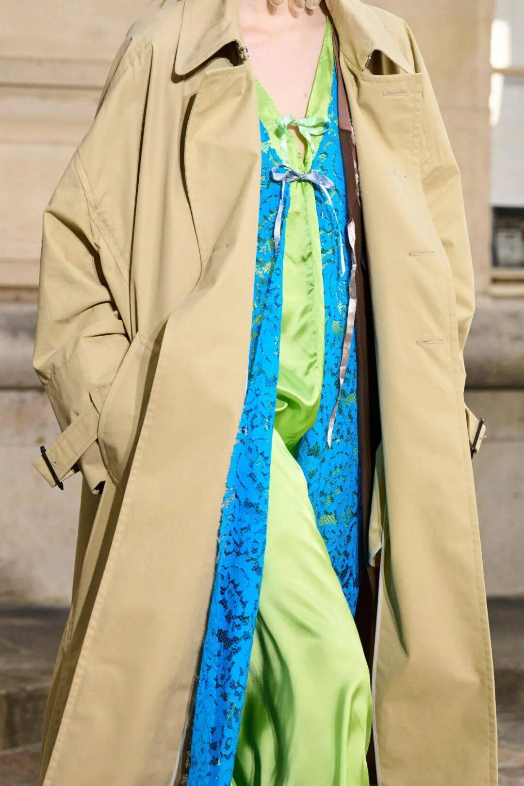 Học nhanh bốn cặp màu "chuẩn Pháp" để diện từ công sở đến cà phê cuối tuần vẫn xịn mịn- Ảnh 39.