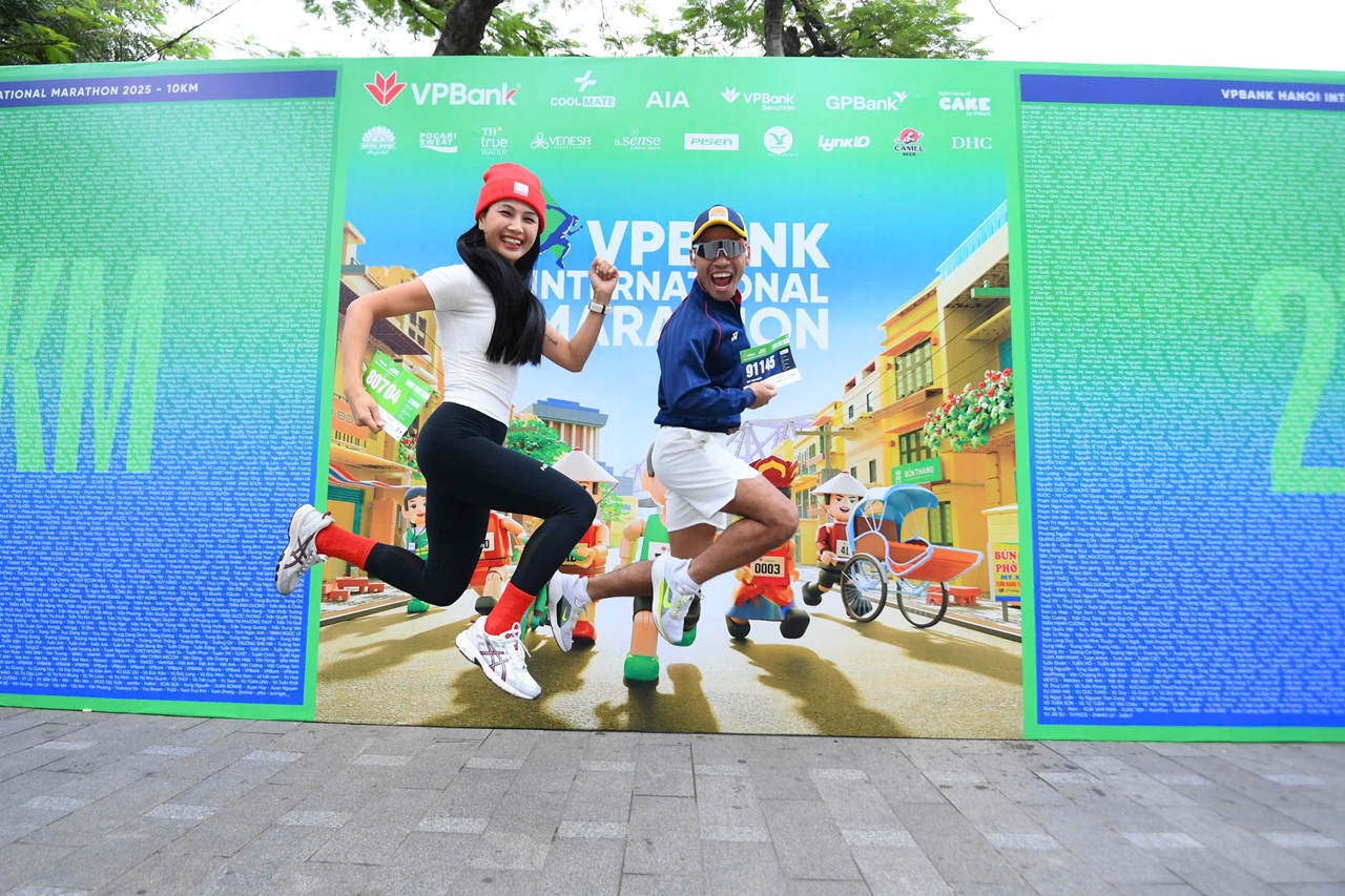 Dàn trai xinh, gái đẹp, người nổi tiếng tụ hội tại VPBank Hanoi International Marathon 2025- Ảnh 1.