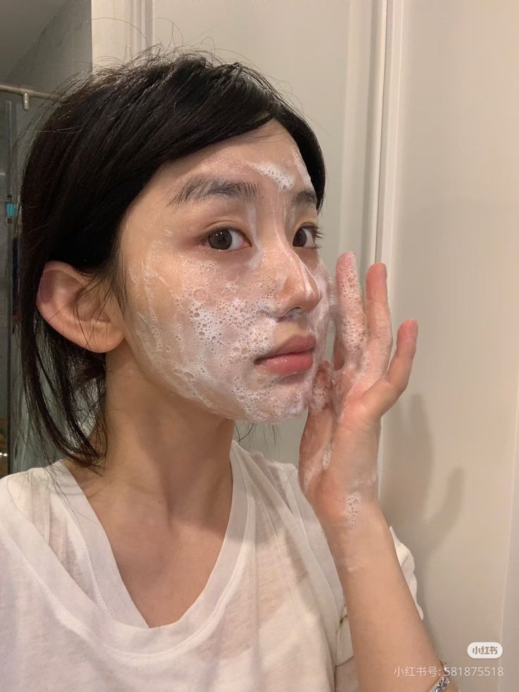 Chống lão hoá bắt đầu từ việc… đừng rửa mặt kỹ- Ảnh 1. Chống lão hoá bắt đầu từ việc… đừng rửa mặt kỹ- Ảnh 1.