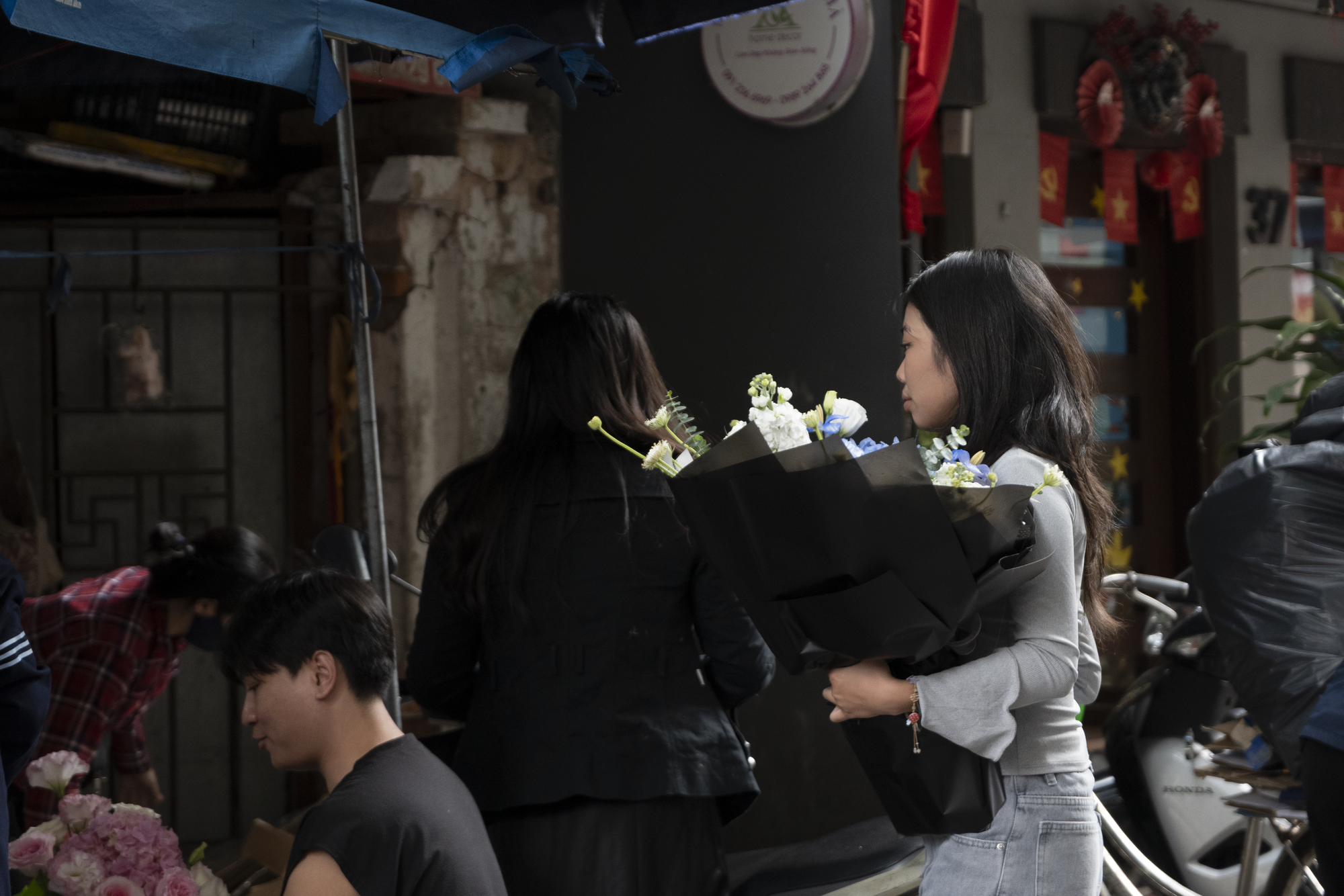 Nghe nói chơi hoa ở Hà Nội mà chưa biết phố Trương Hán Siêu thì chưa phải là sành: Đây là trải nghiệm thực tế- Ảnh 14. Nghe nói chơi hoa ở Hà Nội mà chưa biết phố Trương Hán Siêu thì chưa phải là sành: Đây là trải nghiệm thực tế- Ảnh 14.
