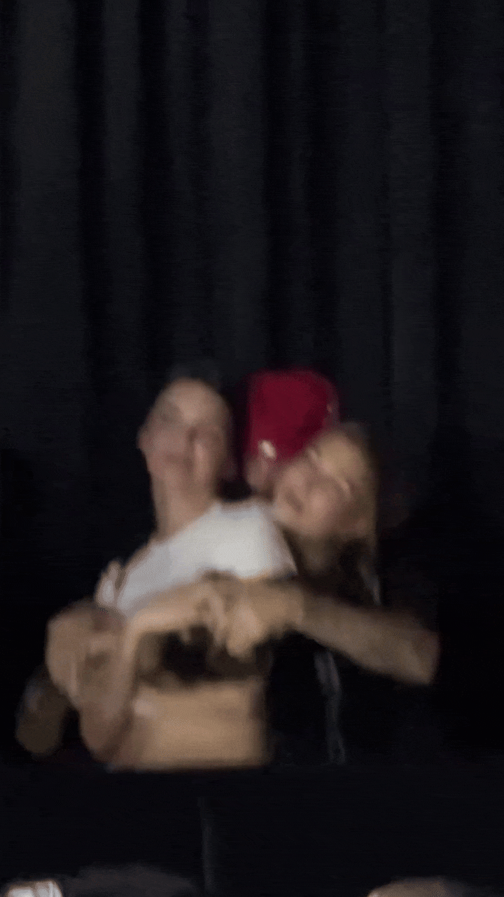 5 giây để lộ hành động nhạy cảm của vợ chồng Justin Bieber và Kendall Jenner- Ảnh 1. 5 giây để lộ hành động nhạy cảm của vợ chồng Justin Bieber và Kendall Jenner- Ảnh 1.