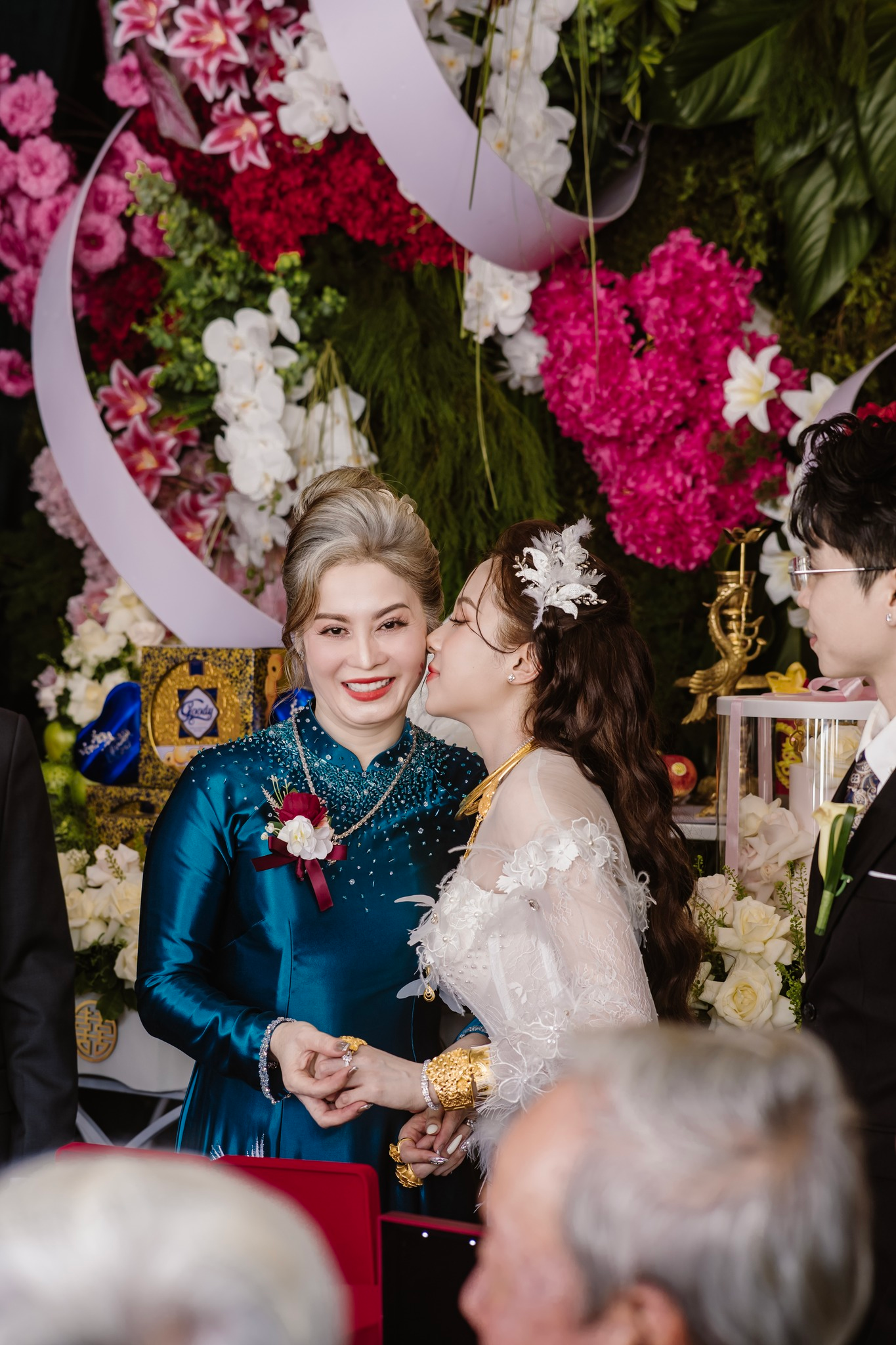 Ch&acirc;n dung hội mẹ chồng g&acirc;y sốt v&igrave; qu&aacute; trẻ- Ảnh 8.