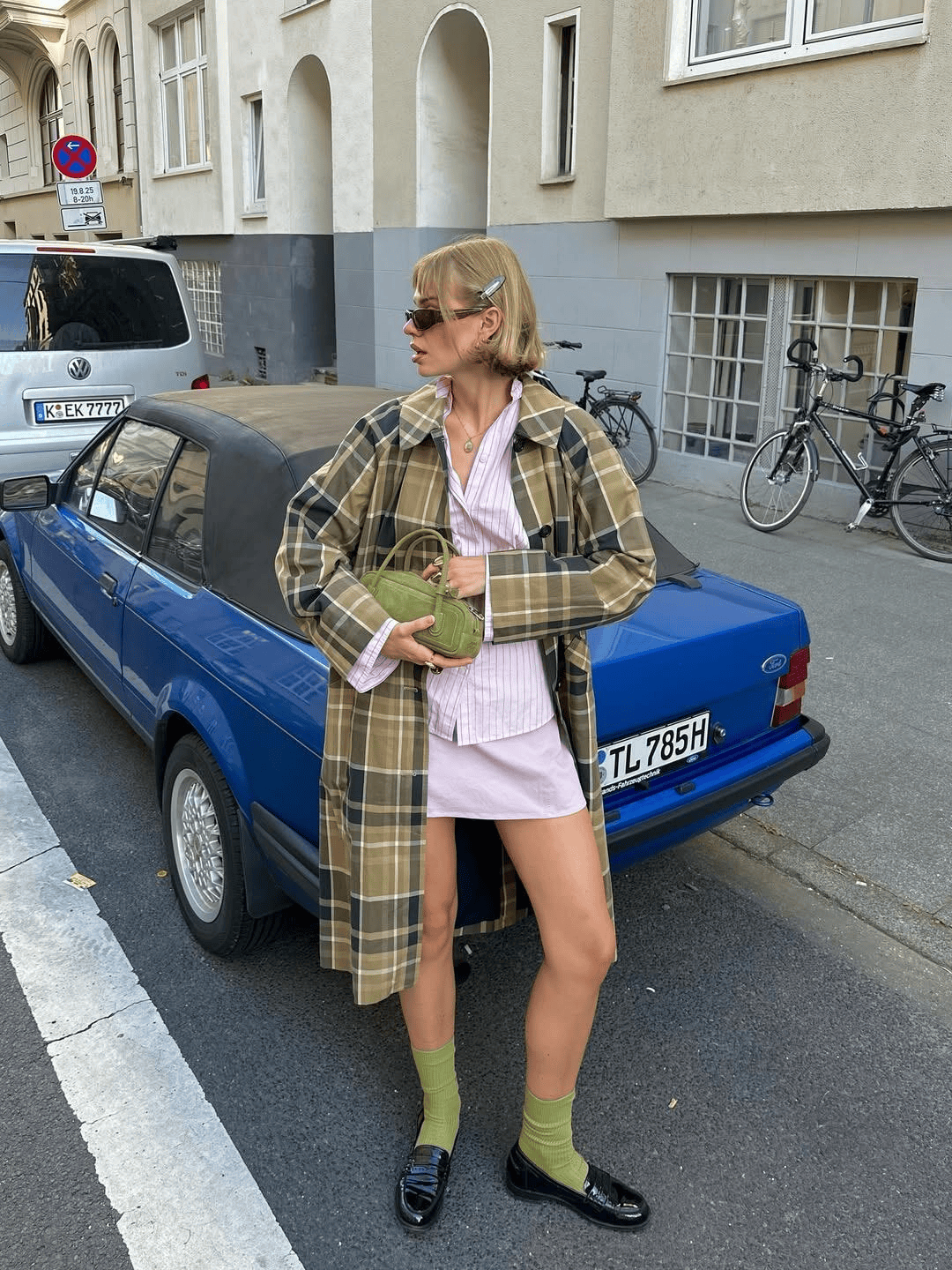 Học nhanh bốn cặp màu "chuẩn Pháp" để diện từ công sở đến cà phê cuối tuần vẫn xịn mịn- Ảnh 24.