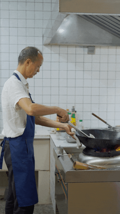 Chàng trai "bỏ phố về quê" xây "viện dưỡng lão" rộng 760m2: Cha mẹ được chăm sóc mỗi ngày, con được chữa lành mỗi đêm- Ảnh 12. Chàng trai "bỏ phố về quê" xây "viện dưỡng lão" rộng 760m2: Cha mẹ được chăm sóc mỗi ngày, con được chữa lành mỗi đêm- Ảnh 12.
