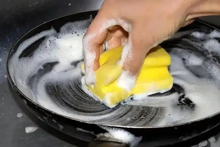 Một người rửa bát, cả nhà mắc bệnh? 4 thói quen rửa bát sai lầm, ai cũng nên bỏ ngay!- Ảnh 3.