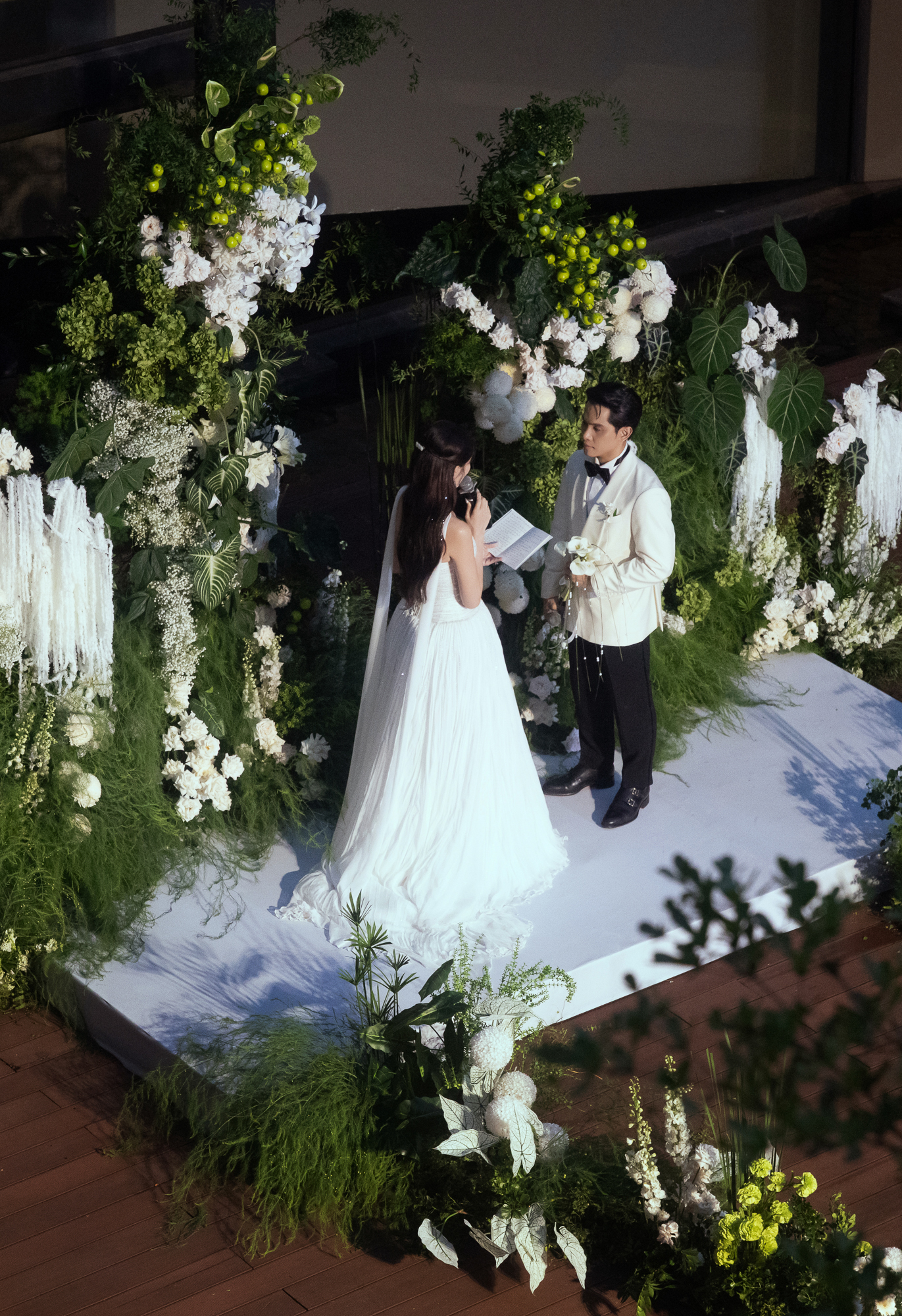 Đám cưới Á hậu Quỳnh Châu: Cô dâu lộ bụng lùm lùm, tiết lộ Đám cưới Á hậu Quỳnh Châu: Cô dâu lộ bụng lùm lùm, tiết lộ