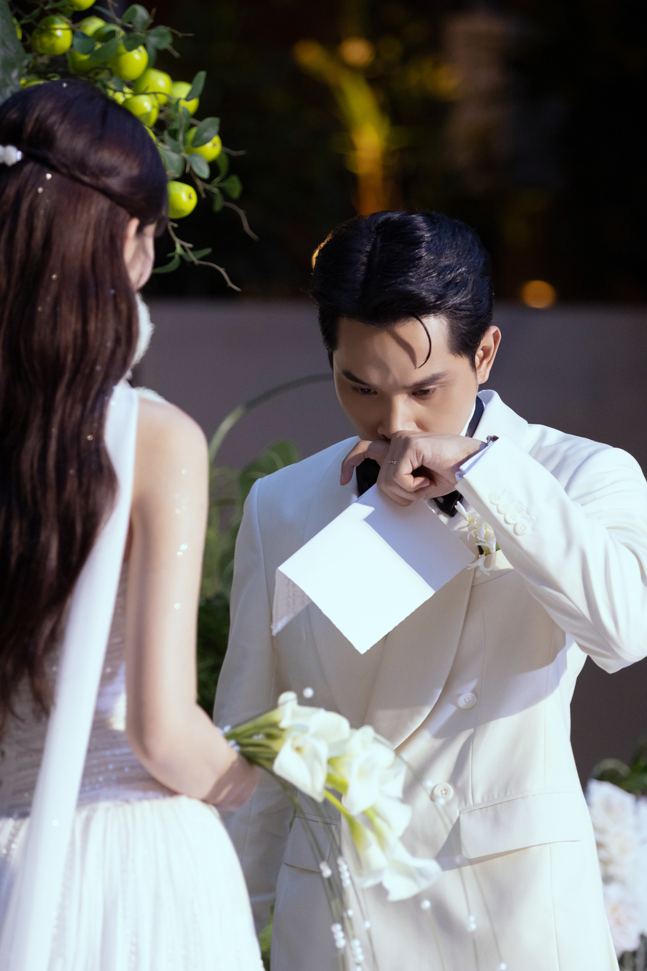 Đám cưới Á hậu Quỳnh Châu: Cô dâu lộ bụng lùm lùm, tiết lộ Đám cưới Á hậu Quỳnh Châu: Cô dâu lộ bụng lùm lùm, tiết lộ