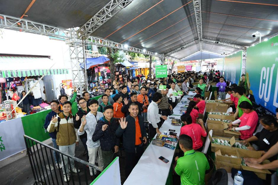 VPBank Hanoi International Marathon 2025 hút dàn trai xinh gái đẹp rần rần đổ về Bờ Hồ- Ảnh 7.
