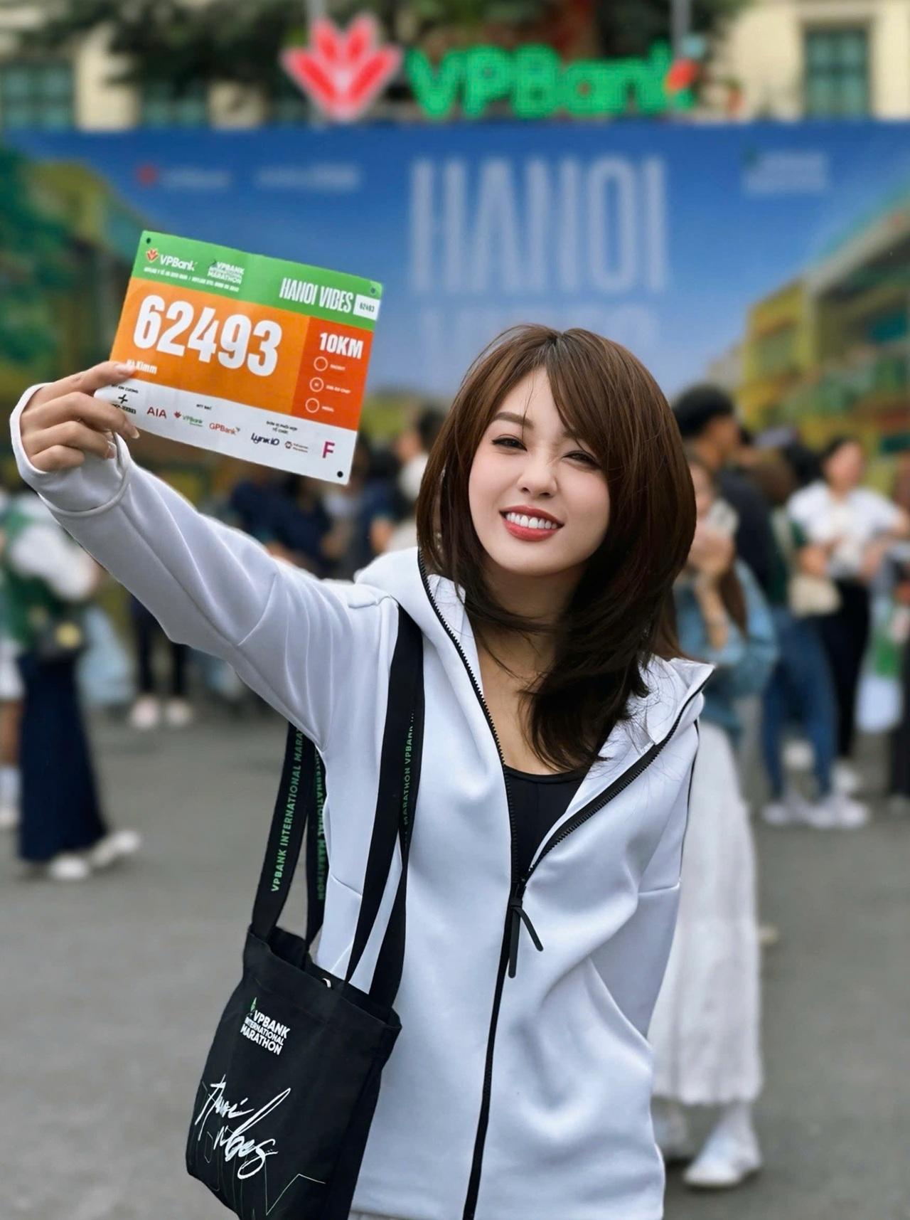 Dàn trai xinh, gái đẹp, người nổi tiếng tụ hội tại VPBank Hanoi International Marathon 2025- Ảnh 4.