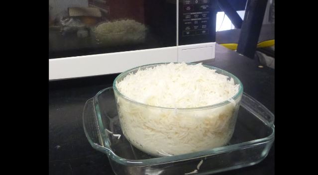 Sai lầm khi bảo quản cơm nguội, biết mà tránh kẻo "rước hoạ"- Ảnh 1. Sai lầm khi bảo quản cơm nguội, biết mà tránh kẻo "rước hoạ"- Ảnh 1.