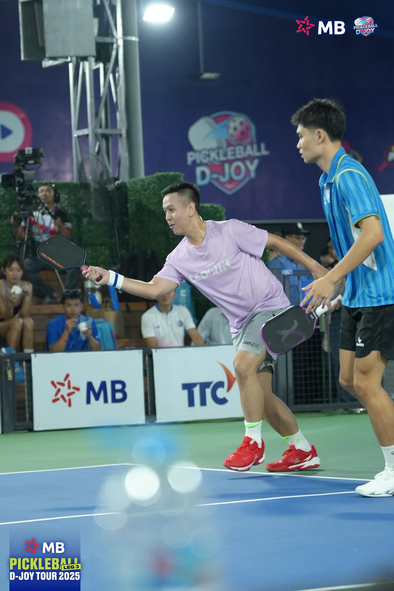 Oái oăm ở Pickleball Việt Nam: Triệu Cầu Lông "bay" sô Bắc - Nam trong một tối, bị xử thua chung kết vì đến sân muộn- Ảnh 1. Oái oăm ở Pickleball Việt Nam: Triệu Cầu Lông "bay" sô Bắc - Nam trong một tối, bị xử thua chung kết vì đến sân muộn- Ảnh 1.