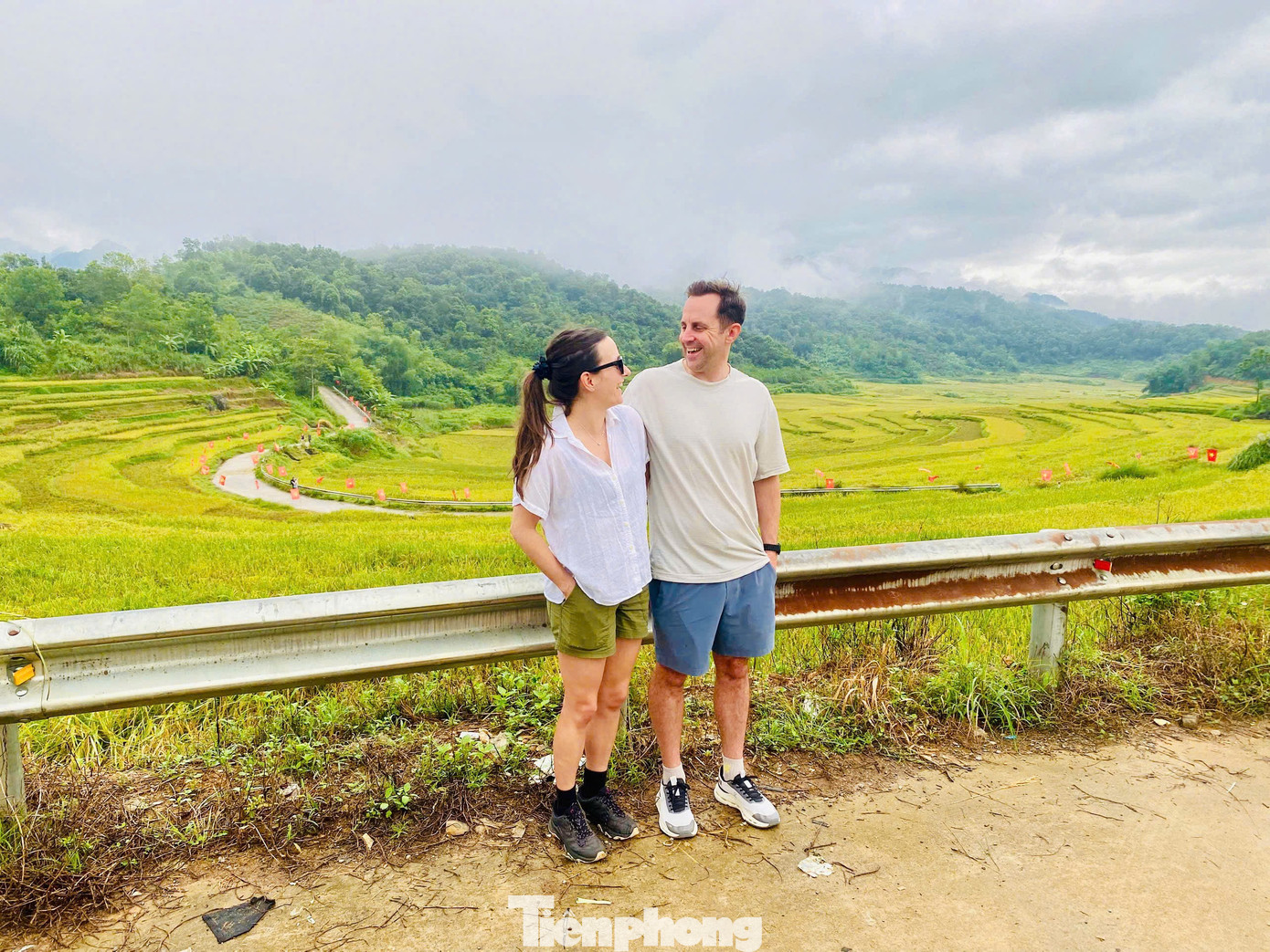 Check-in cung đường chữ S giữa 'biển vàng' gây sốt mạng xã hội- Ảnh 9. Check-in cung đường chữ S giữa 'biển vàng' gây sốt mạng xã hội- Ảnh 9.