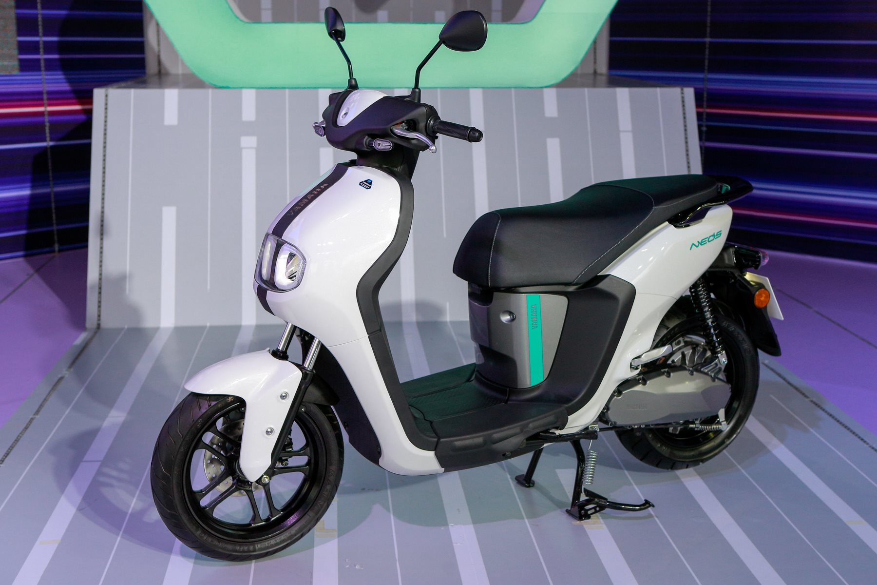 Loạt xe máy điện ưu đãi mạnh: Xe VinFast giảm 7 triệu có ABS, dùng smartphone làm chìa khoá, chạy 99km/h- Ảnh 5. Loạt xe máy điện ưu đãi mạnh: Xe VinFast giảm 7 triệu có ABS, dùng smartphone làm chìa khoá, chạy 99km/h- Ảnh 5.