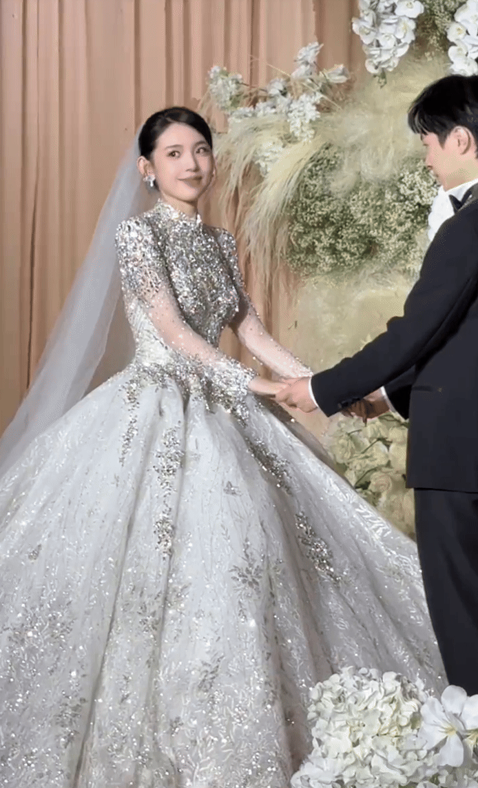 Em gái Chương Nhược Nam gây bão mạng, có 1 điểm giống hệt chị gái- Ảnh 6. Em gái Chương Nhược Nam gây bão mạng, có 1 điểm giống hệt chị gái- Ảnh 6.