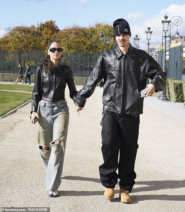 "Tóm dính" cậu hai nhà Beckham tay trong tay mỹ nhân sexy sau 6 tháng chia tay vì "biến căng" gia đình- Ảnh 1. "Tóm dính" cậu hai nhà Beckham tay trong tay mỹ nhân sexy sau 6 tháng chia tay vì "biến căng" gia đình- Ảnh 1.