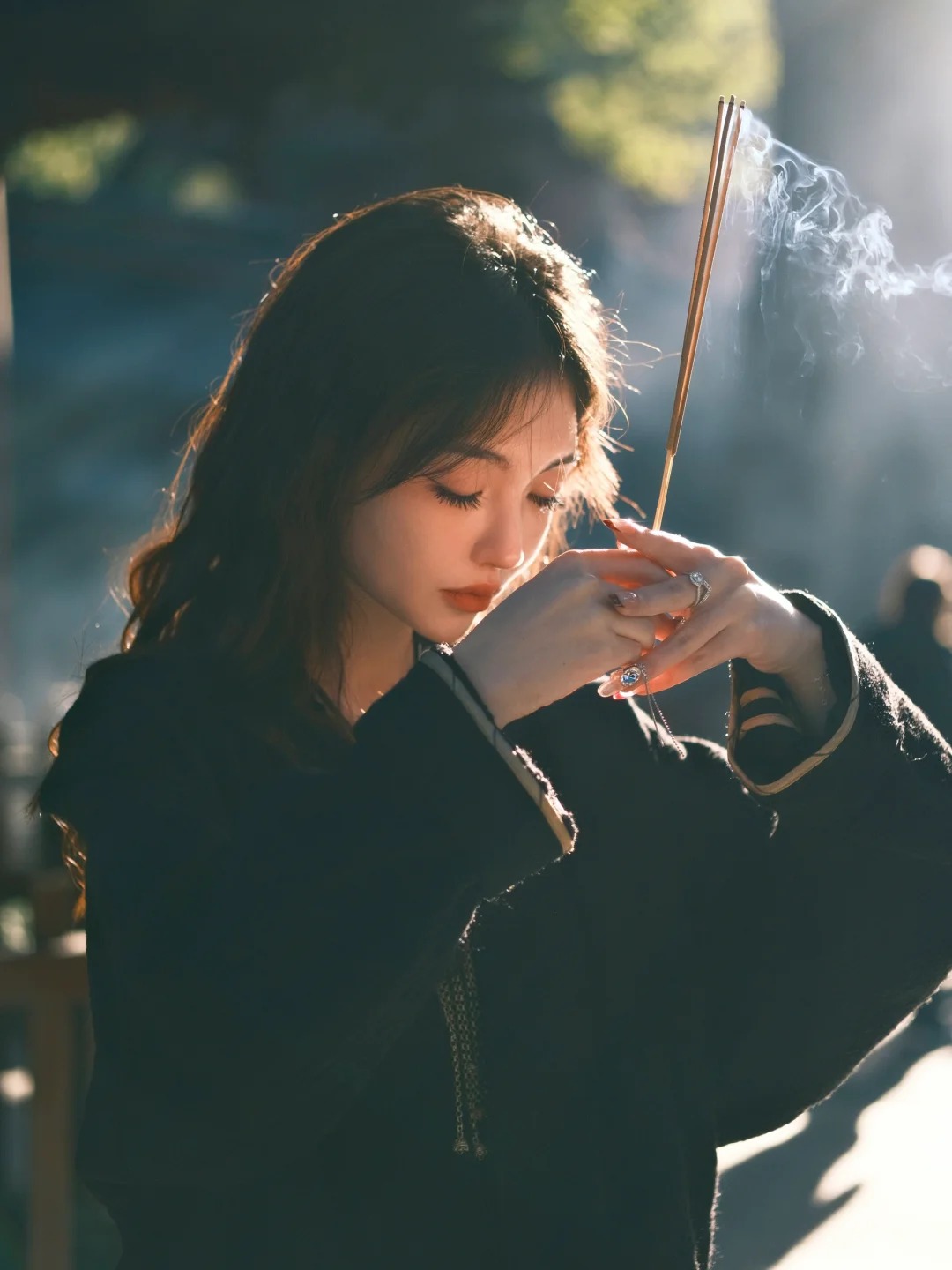 Đừng cầu khấn vu vơ nữa: Học thuộc lòng 3 câu này khi thắp hương để thanh tẩy tâm hồn, xin gì được nấy- Ảnh 2. Đừng cầu khấn vu vơ nữa: Học thuộc lòng 3 câu này khi thắp hương để thanh tẩy tâm hồn, xin gì được nấy- Ảnh 2.