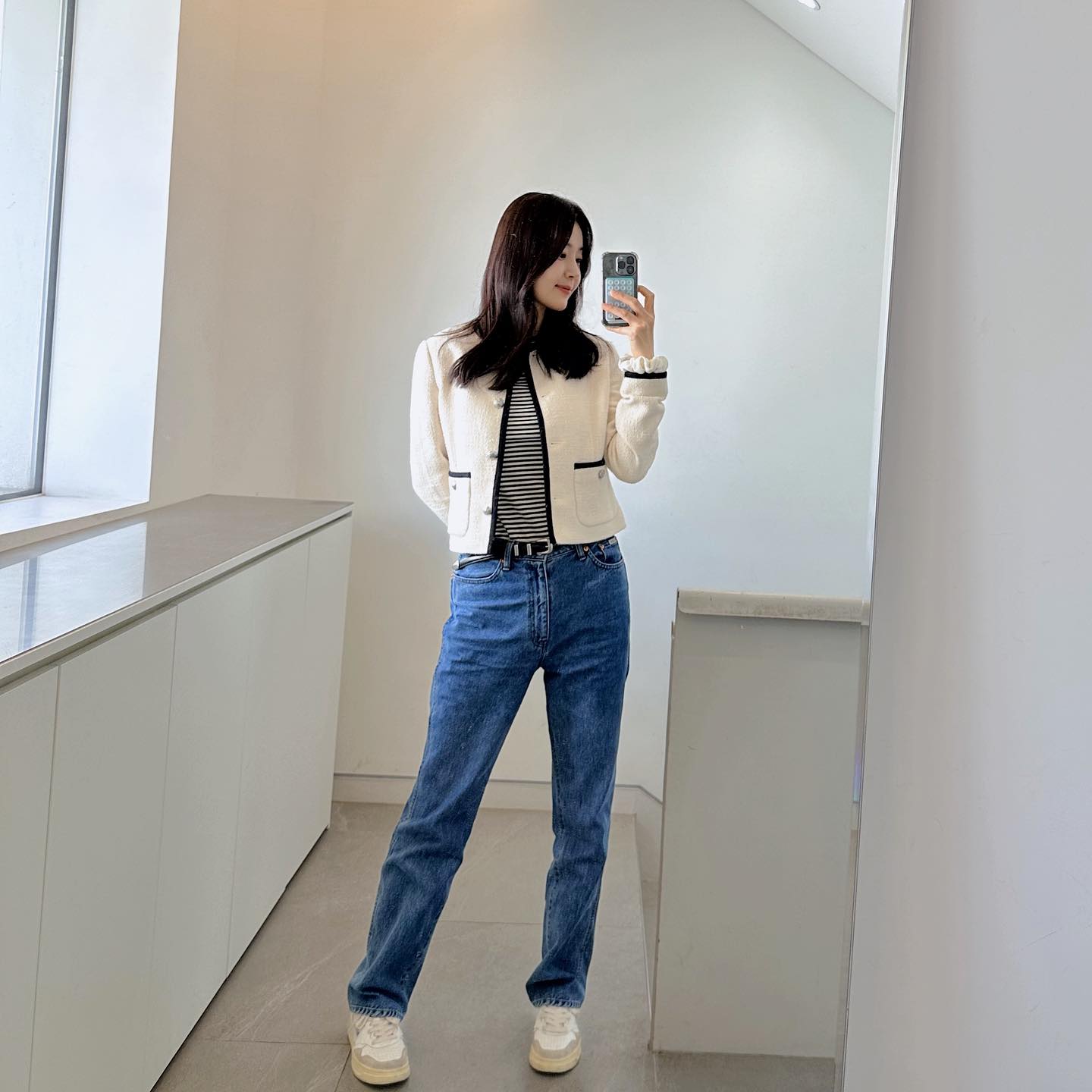 Tìm ra mẫu quần jeans hoàn hảo nhất cho phụ nữ trên 40 tuổi: Mặc lên gọn dáng, chuẩn thanh lịch- Ảnh 8. Tìm ra mẫu quần jeans hoàn hảo nhất cho phụ nữ trên 40 tuổi: Mặc lên gọn dáng, chuẩn thanh lịch- Ảnh 8.