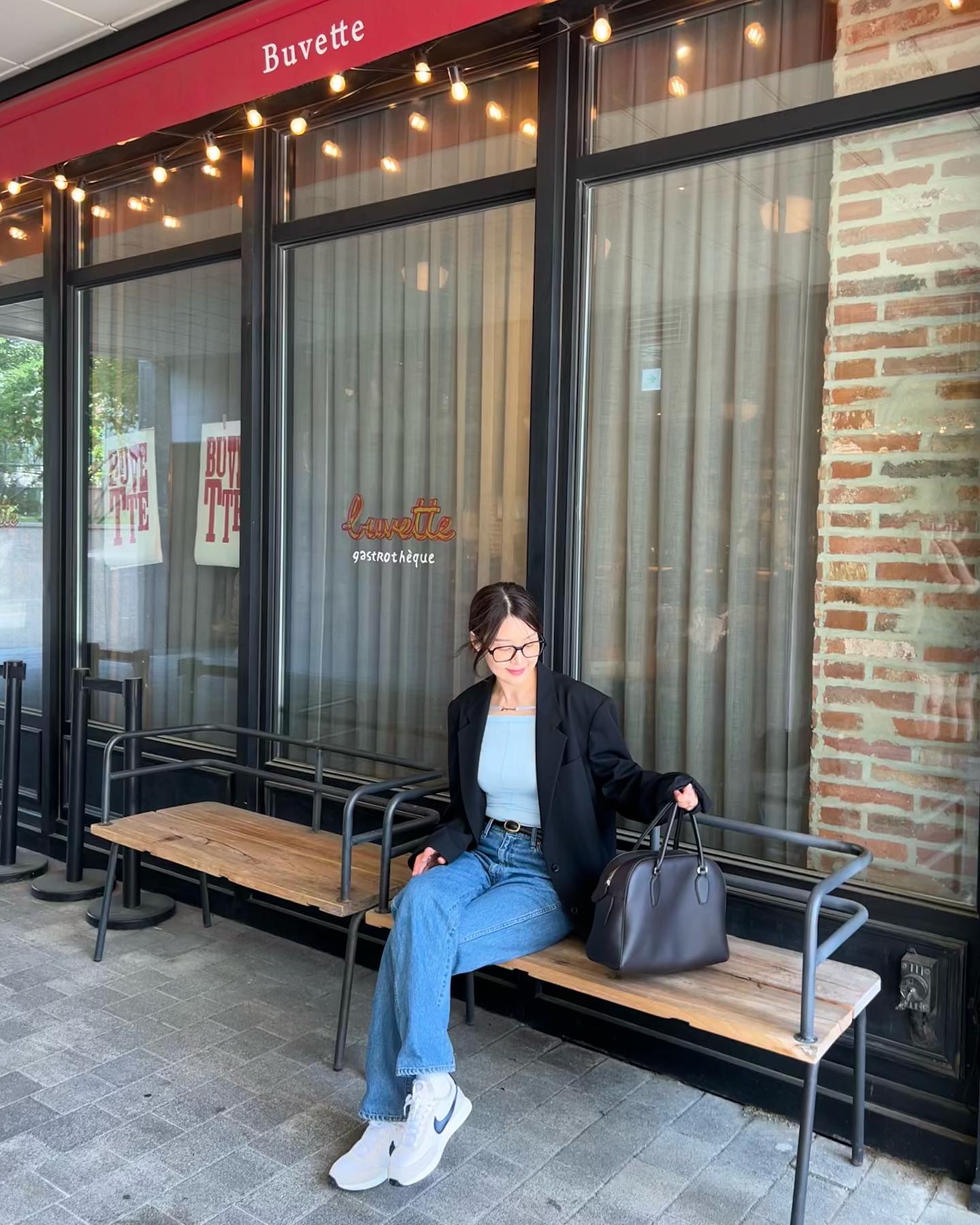Tìm ra mẫu quần jeans hoàn hảo nhất cho phụ nữ trên 40 tuổi: Mặc lên gọn dáng, chuẩn thanh lịch- Ảnh 7. Tìm ra mẫu quần jeans hoàn hảo nhất cho phụ nữ trên 40 tuổi: Mặc lên gọn dáng, chuẩn thanh lịch- Ảnh 7.