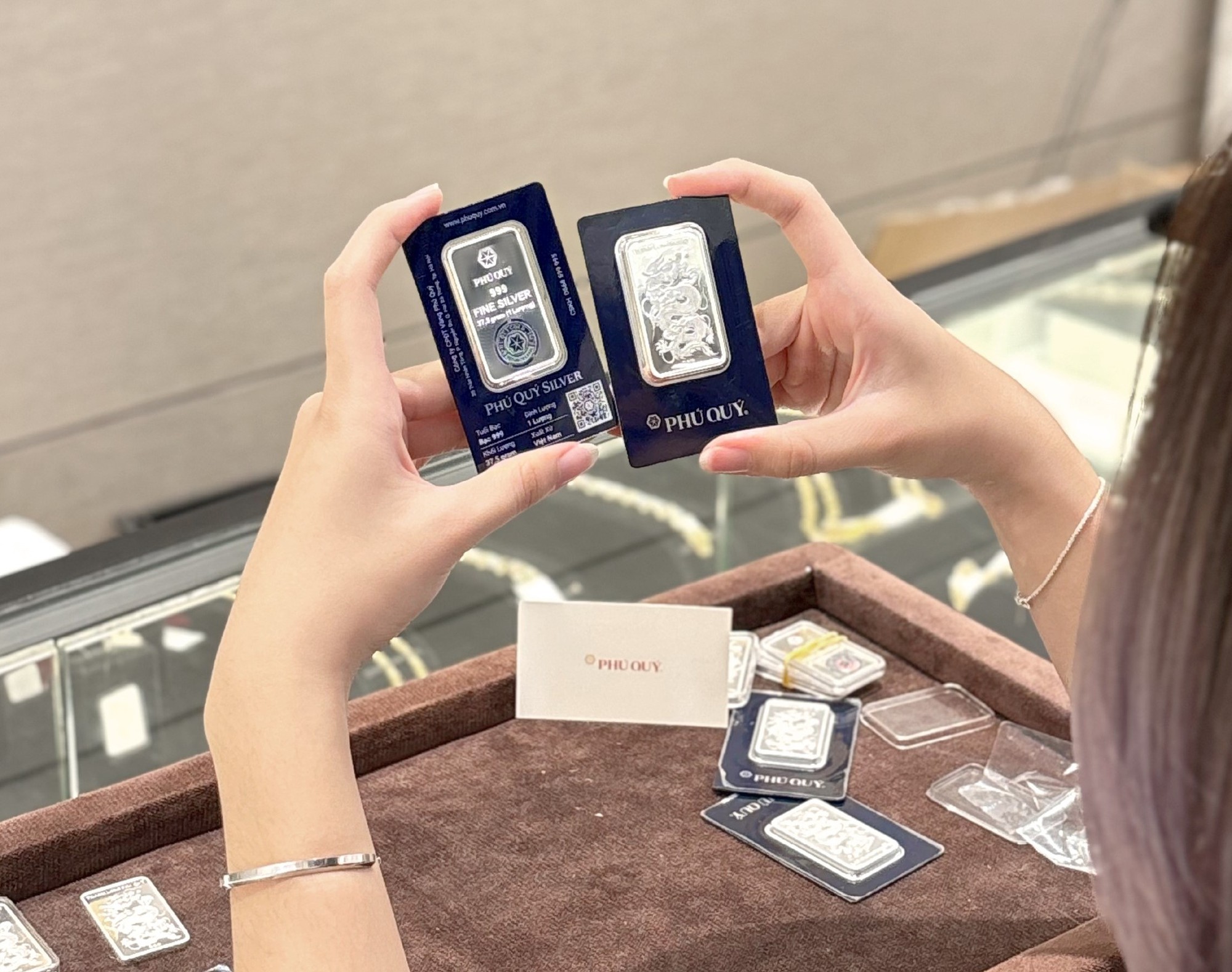 Giá bạc chưa dừng đà giảm- Ảnh 1.