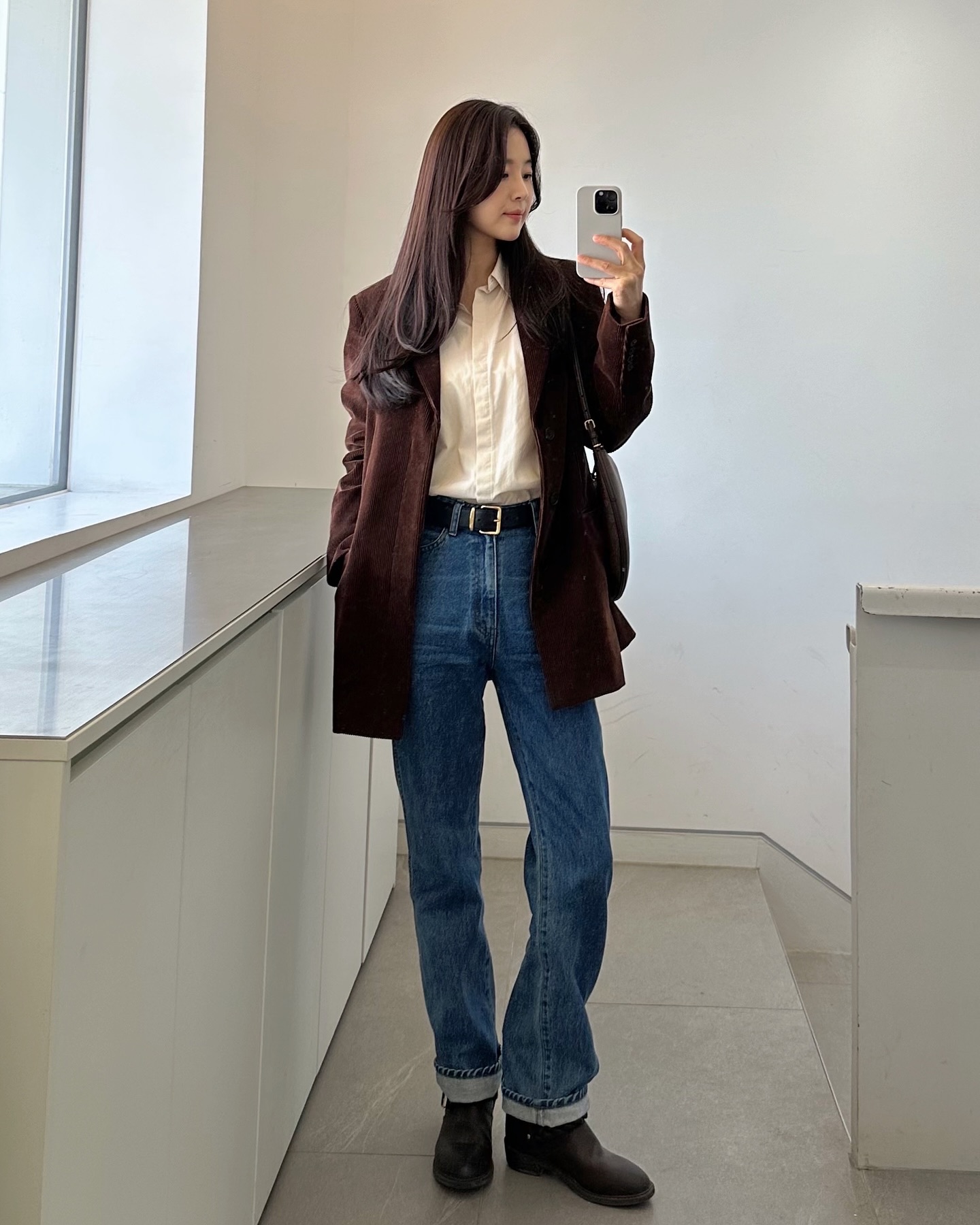 Tìm ra mẫu quần jeans hoàn hảo nhất cho phụ nữ trên 40 tuổi: Mặc lên gọn dáng, chuẩn thanh lịch- Ảnh 6. Tìm ra mẫu quần jeans hoàn hảo nhất cho phụ nữ trên 40 tuổi: Mặc lên gọn dáng, chuẩn thanh lịch- Ảnh 6.