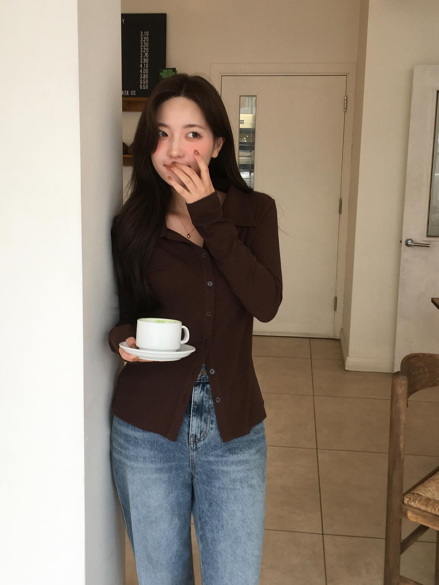 Áo dài tay có vô vàn nhưng phải sắm đúng 4 kiểu này mới là người sành điệu- Ảnh 5. Áo dài tay có vô vàn nhưng phải sắm đúng 4 kiểu này mới là người sành điệu- Ảnh 5.