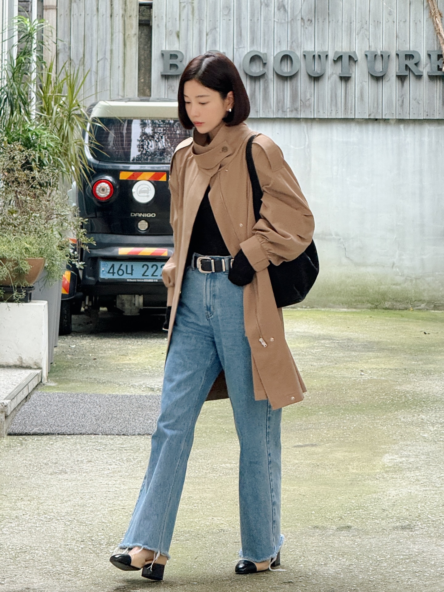 Tìm ra mẫu quần jeans hoàn hảo nhất cho phụ nữ trên 40 tuổi: Mặc lên gọn dáng, chuẩn thanh lịch- Ảnh 2. Tìm ra mẫu quần jeans hoàn hảo nhất cho phụ nữ trên 40 tuổi: Mặc lên gọn dáng, chuẩn thanh lịch- Ảnh 2.