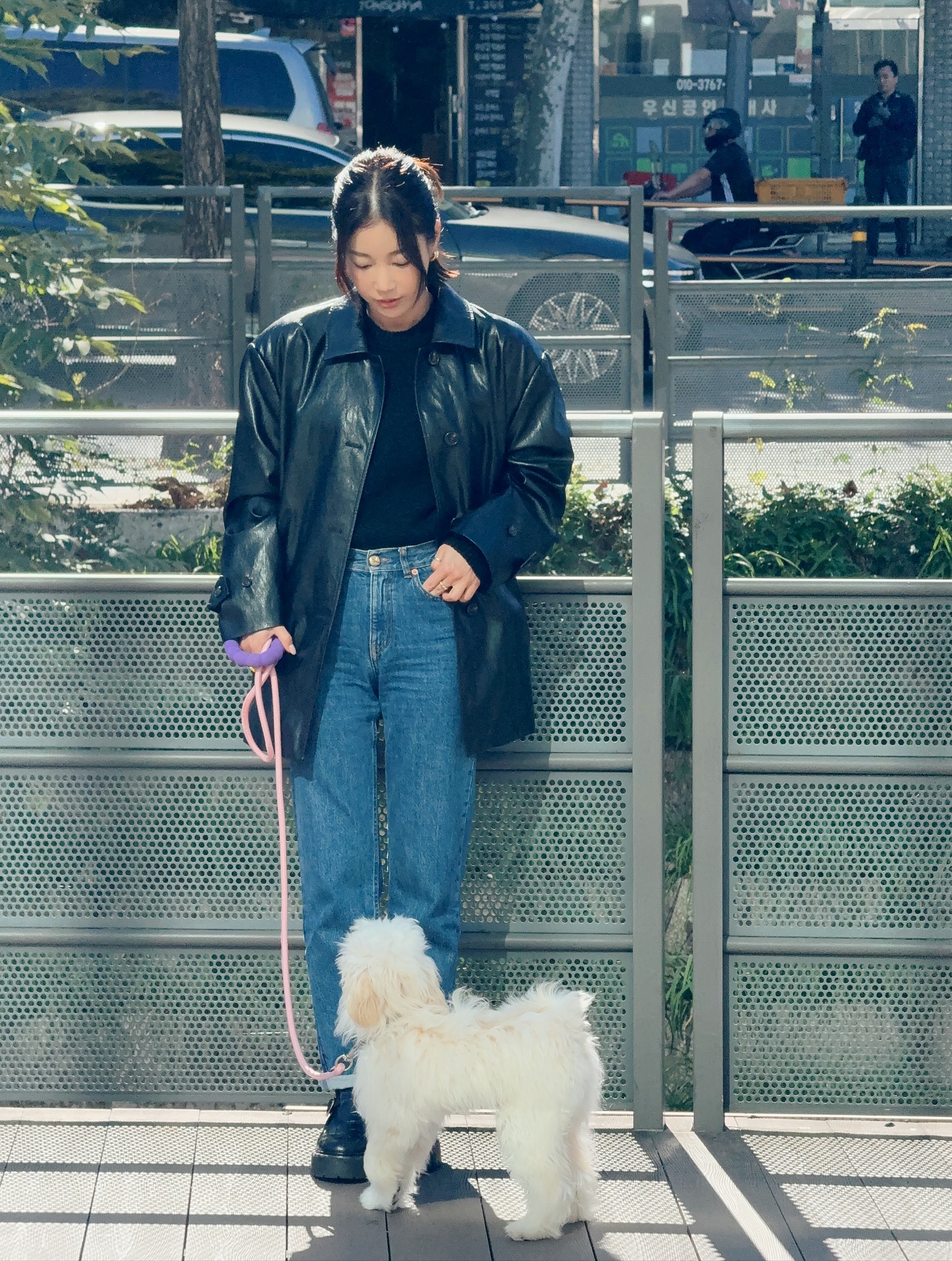 Tìm ra mẫu quần jeans hoàn hảo nhất cho phụ nữ trên 40 tuổi: Mặc lên gọn dáng, chuẩn thanh lịch- Ảnh 1. Tìm ra mẫu quần jeans hoàn hảo nhất cho phụ nữ trên 40 tuổi: Mặc lên gọn dáng, chuẩn thanh lịch- Ảnh 1.
