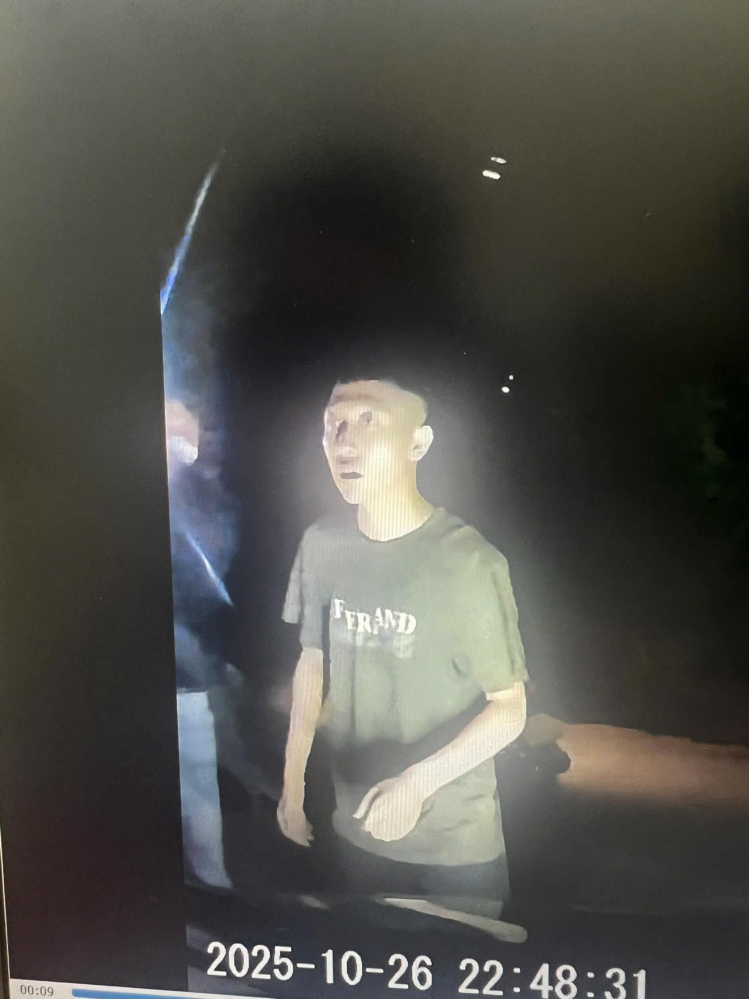 Ai nh&igrave;n thấy đối tượng người Trung Quốc n&agrave;y, li&ecirc;n hệ ngay với Cơ quan điều tra!- Ảnh 1.