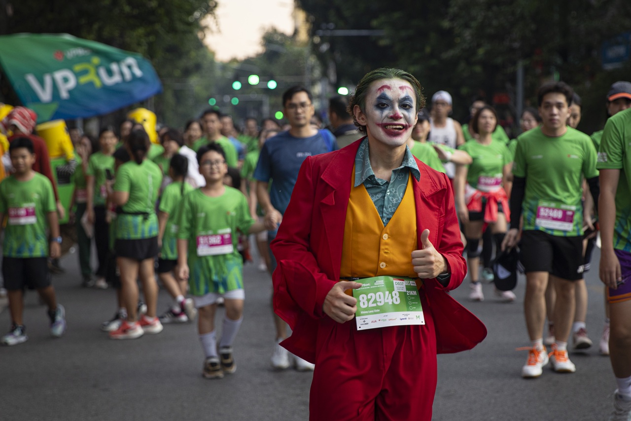 Sắc màu sáng tạo trên đường chạy VPBank Hanoi International Marathon 2025: Khi mỗi runner là một câu chuyện- Ảnh 4.