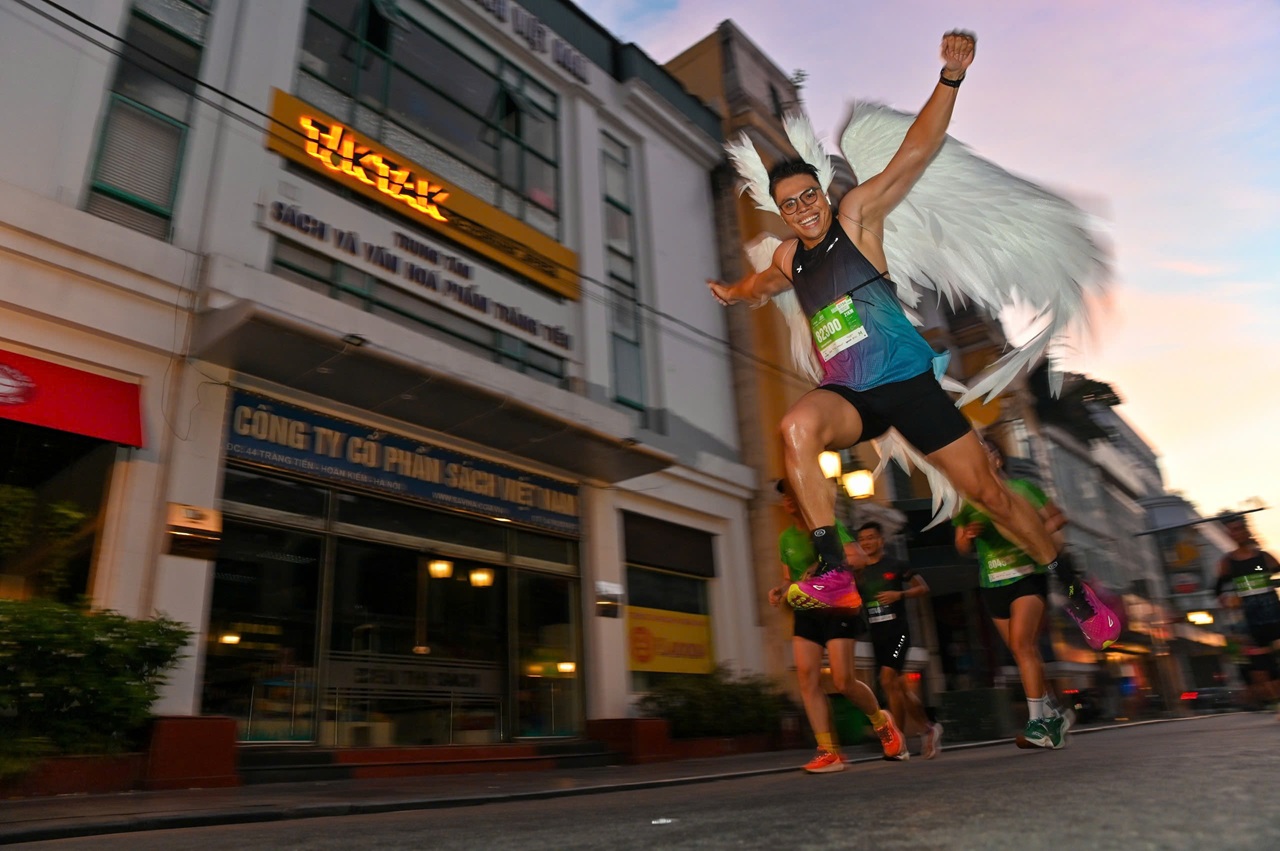 Sắc màu sáng tạo trên đường chạy VPBank Hanoi International Marathon 2025: Khi mỗi runner là một câu chuyện- Ảnh 5.