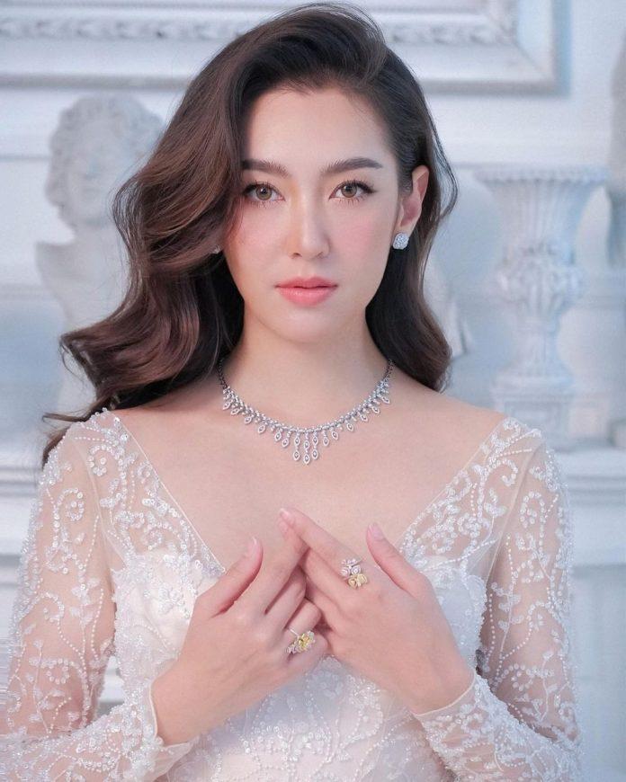 Mỹ nhân đẹp đến mức khiến cả thành phố hết tắc đường bây giờ ra sao?- Ảnh 4. Mỹ nhân đẹp đến mức khiến cả thành phố hết tắc đường bây giờ ra sao?- Ảnh 4.