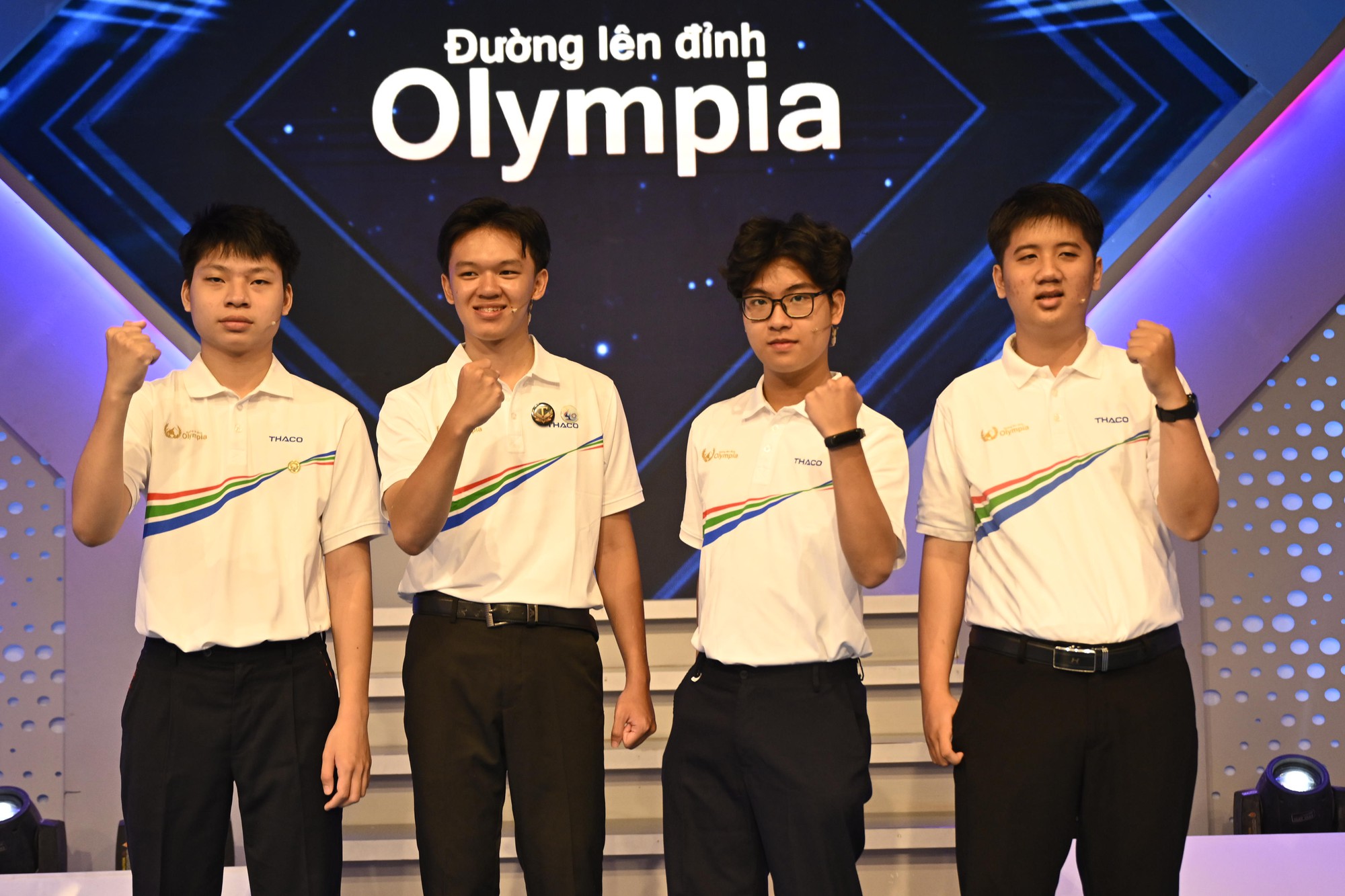 Hóa ra đây là món quà đặc biệt Quán quân Olympia 2025 tặng 3 "đối thủ" của mình- Ảnh 1. Hóa ra đây là món quà đặc biệt Quán quân Olympia 2025 tặng 3 "đối thủ" của mình- Ảnh 1.