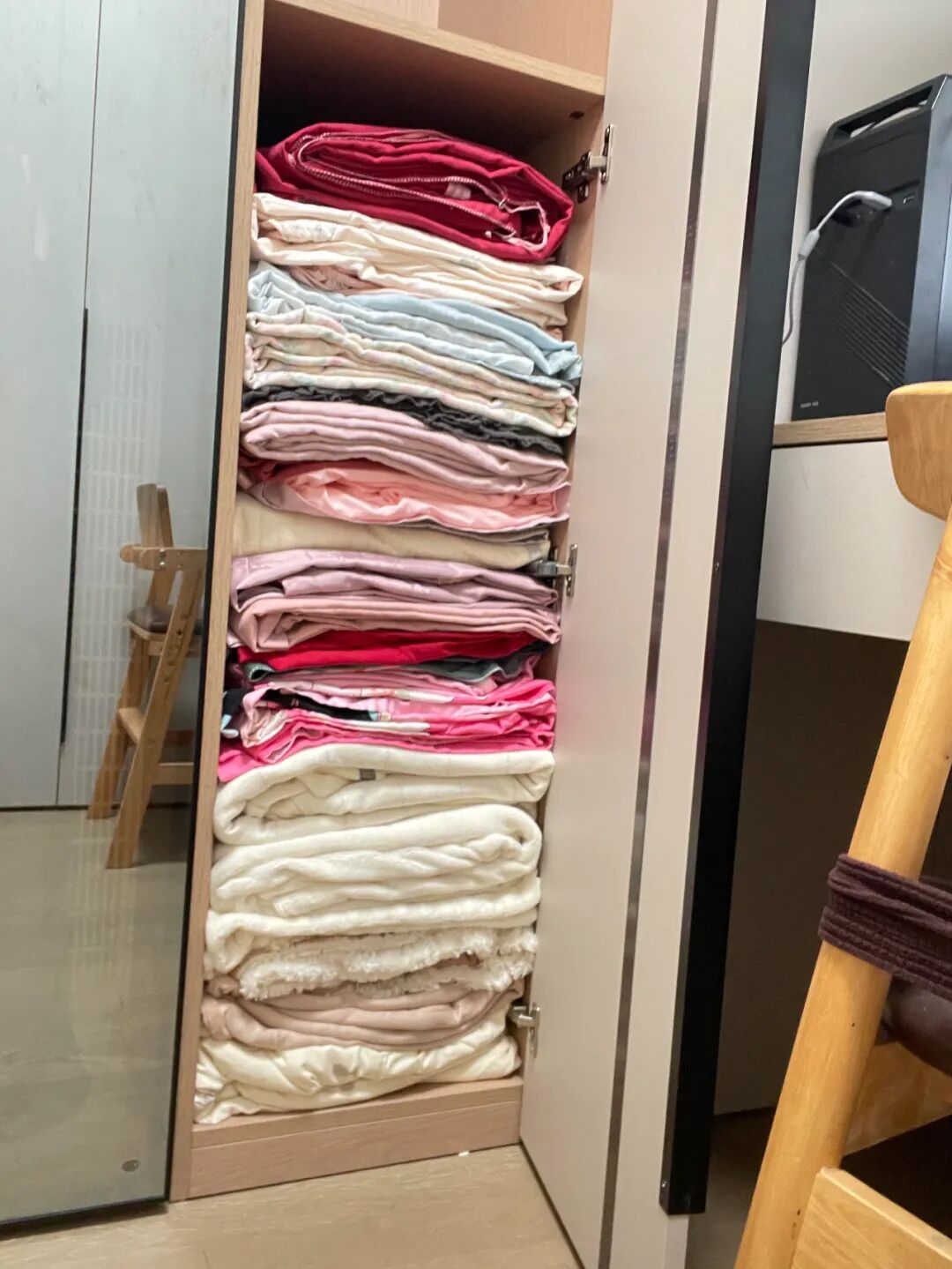 C&aacute;ch cất đồ trong tủ của phụ nữ trung ni&ecirc;n khiến t&ocirc;i phải thốt l&ecirc;n: Sao họ th&ocirc;ng minh thế!- Ảnh 2.