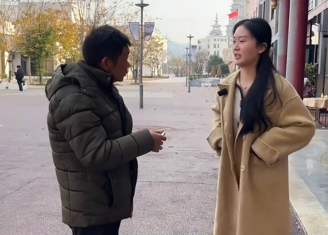 Nữ sinh mời bạn đi ăn hết 74 triệu, người cha đến nơi thì bật khóc: "Đây là học phí 1 năm của em trai con!"- Ảnh 2.