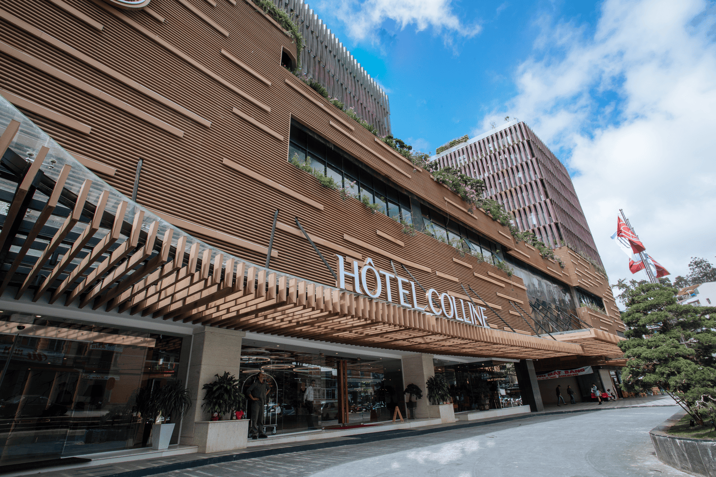 Hôtel Colline của chồng Á hậu…