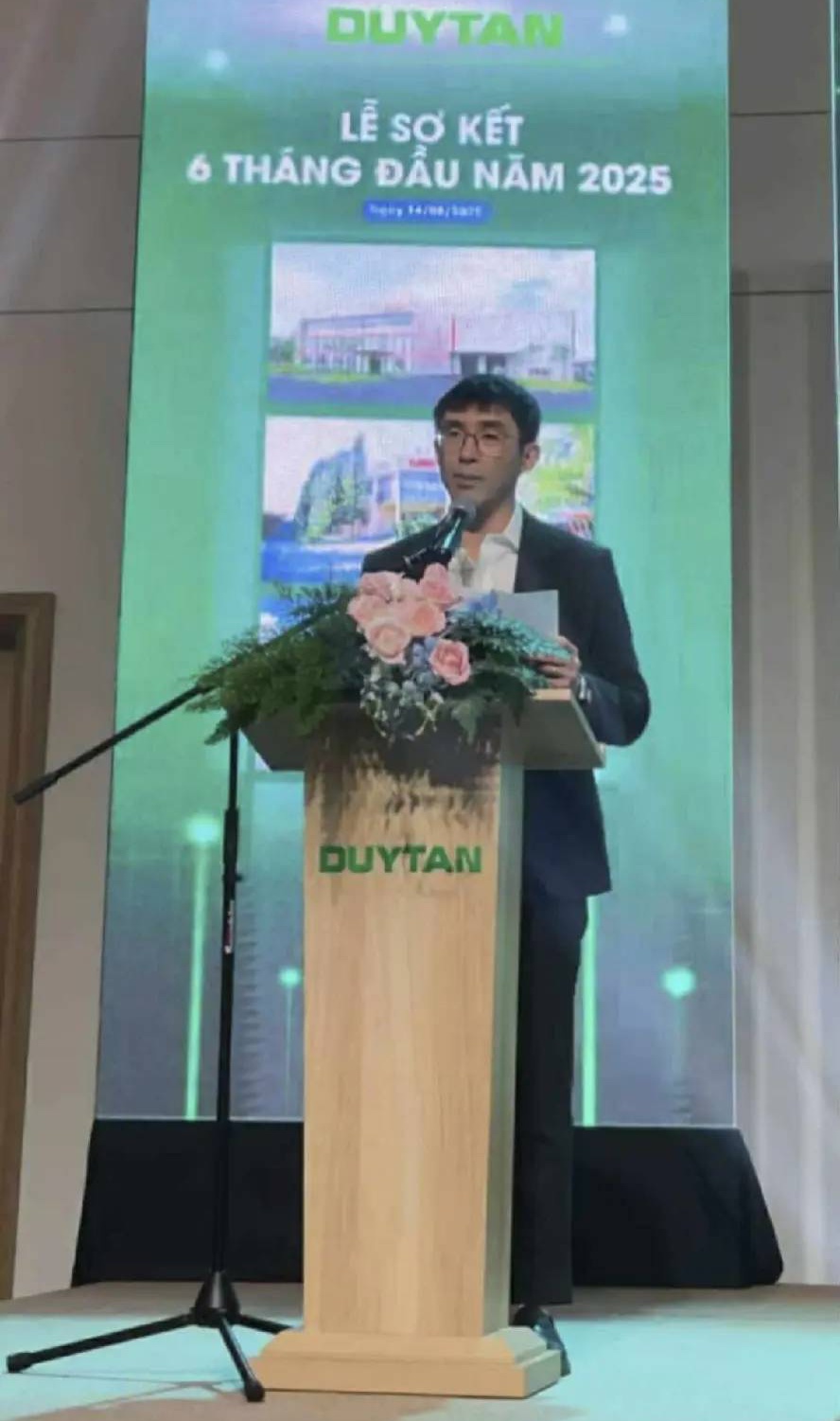 Midu và gia đình Chủ tịch Nhựa tái chế Duy Tân lộ bức ảnh chưa từng thấy- Ảnh 3. Midu và gia đình Chủ tịch Nhựa tái chế Duy Tân lộ bức ảnh chưa từng thấy- Ảnh 3.