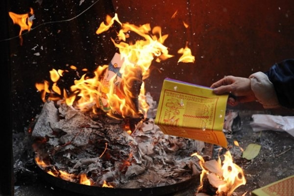 3 thời điểm không nên đốt vàng mã- Ảnh 1. 3 thời điểm không nên đốt vàng mã- Ảnh 1.