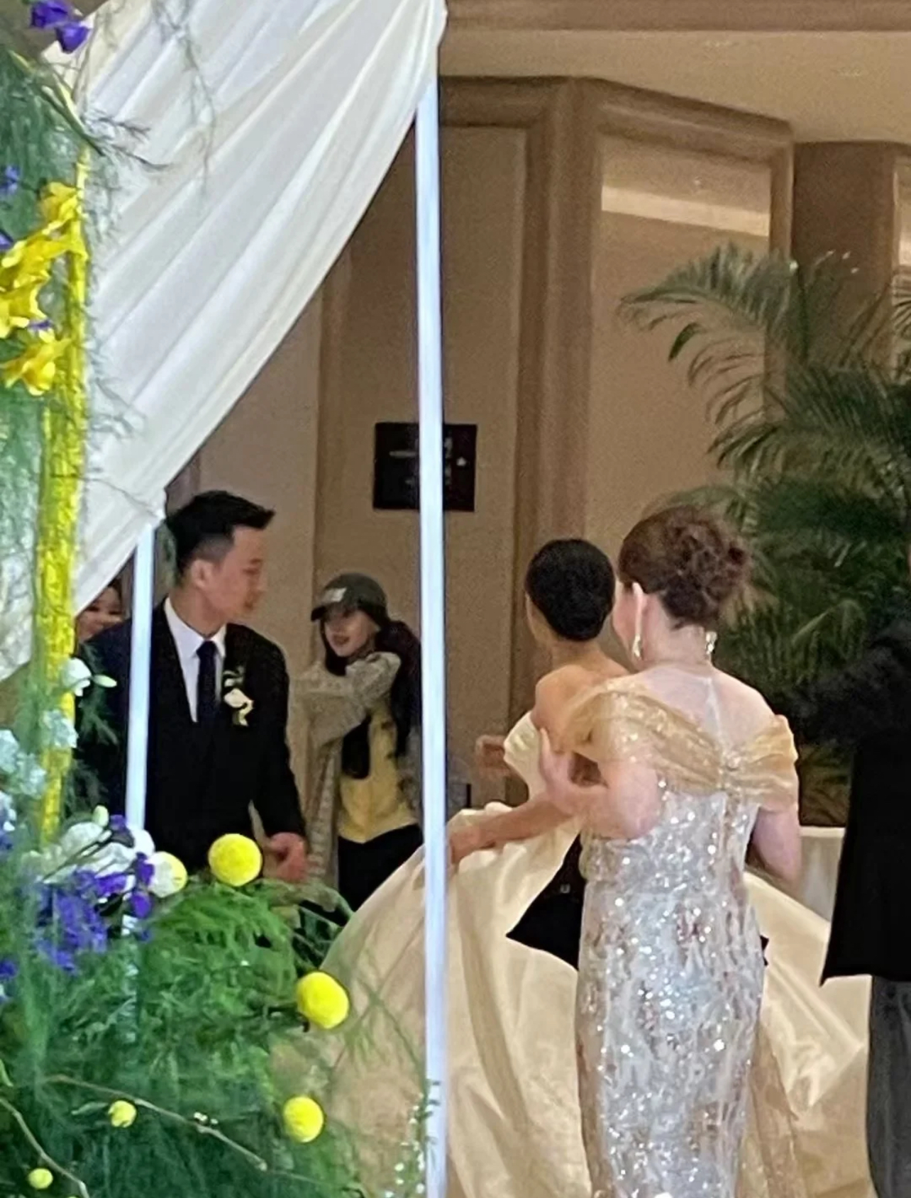 Em gái Chương Nhược Nam gây bão mạng, có 1 điểm giống hệt chị gái- Ảnh 10. Em gái Chương Nhược Nam gây bão mạng, có 1 điểm giống hệt chị gái- Ảnh 10.
