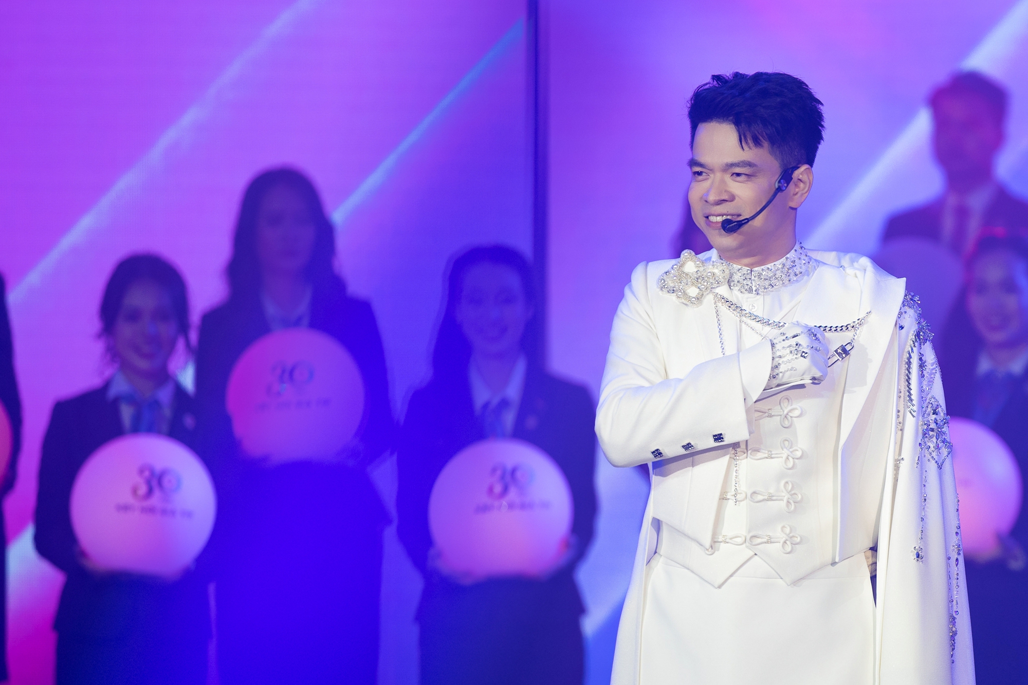 Profile “không phải dạng vừa” của Chủ tịch ngân hàng mới “debut” cùng Bùi Công Nam- Ảnh 5.