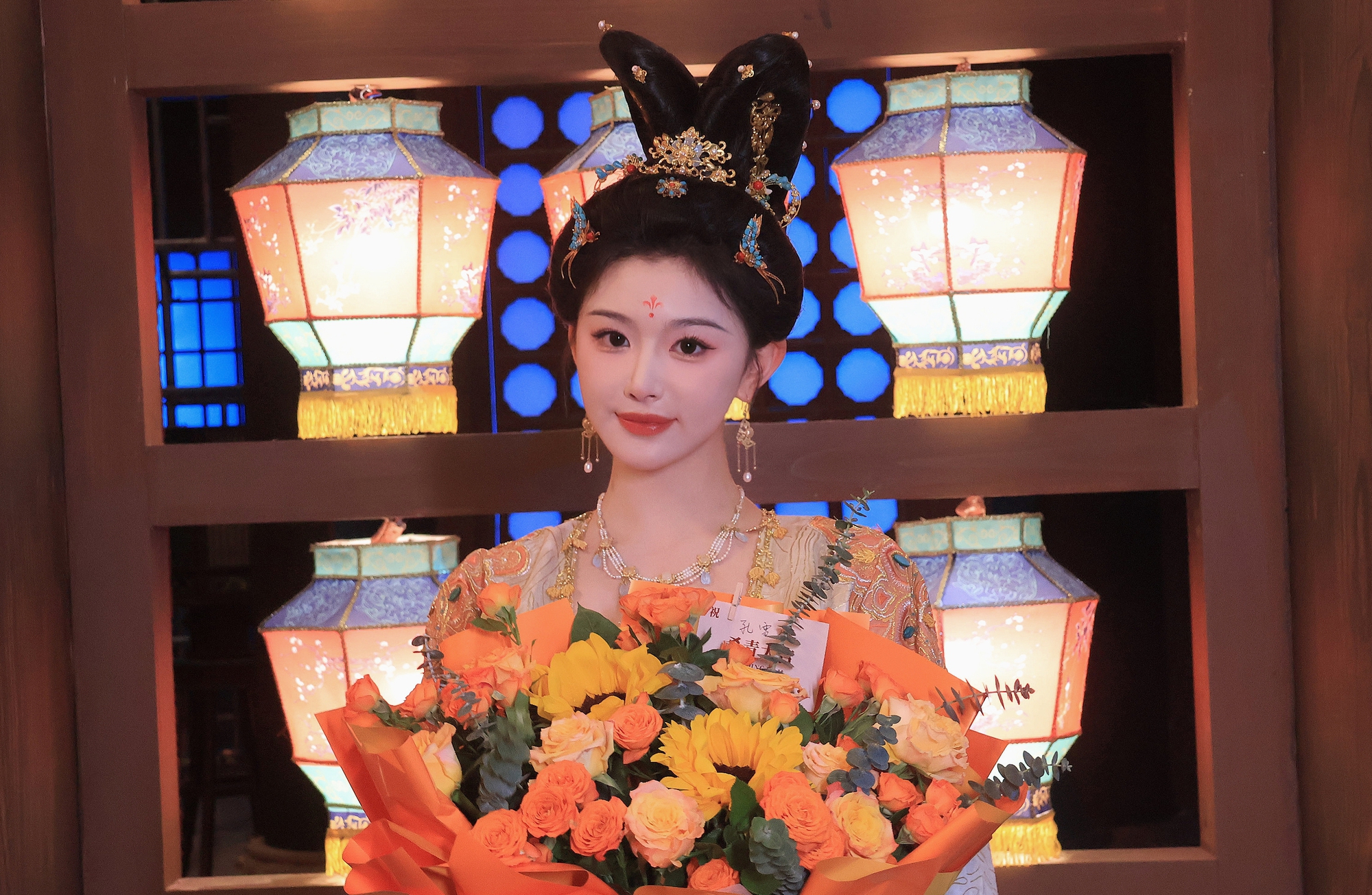Sự hết thời của "bạch tuyết đời thực": Gánh khoản nợ hàng tỷ đồng, đẹp điên đảo chúng sinh mà vẫn là sao hạng C- Ảnh 3. Sự hết thời của "bạch tuyết đời thực": Gánh khoản nợ hàng tỷ đồng, đẹp điên đảo chúng sinh mà vẫn là sao hạng C- Ảnh 3.