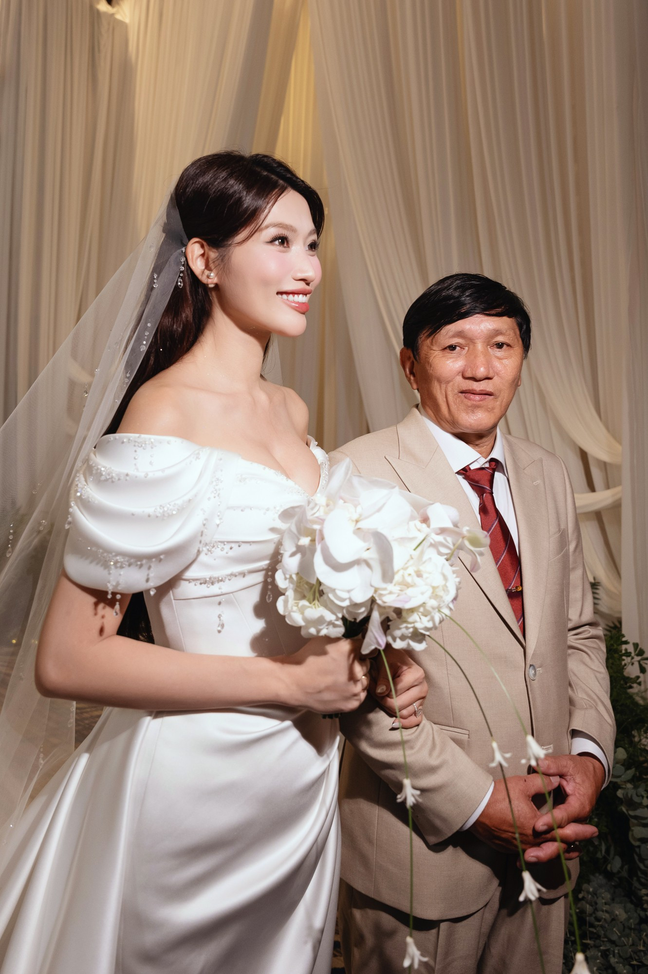Dàn hoa hậu nhảy múa ở lễ cưới Á hậu Quỳnh Châu và chồng CEO- Ảnh 4. Dàn hoa hậu nhảy múa ở lễ cưới Á hậu Quỳnh Châu và chồng CEO- Ảnh 4.