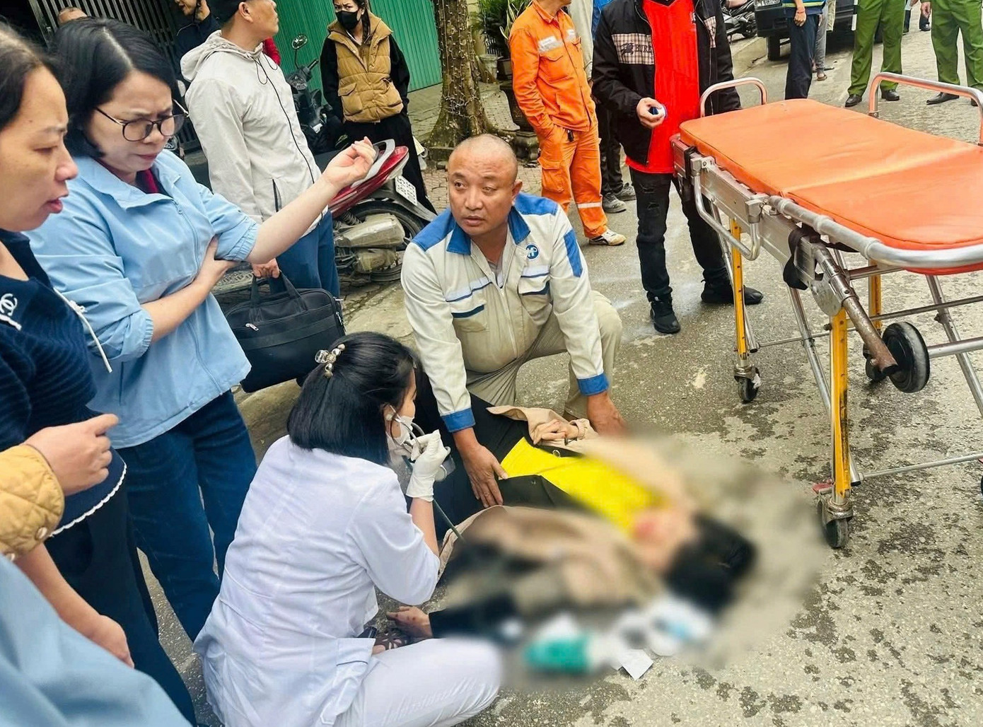Người gặp nạn được nữ giám đốc bệnh viện dừng xe cứu giữa đường giờ ra sao?- Ảnh 2. Người gặp nạn được nữ giám đốc bệnh viện dừng xe cứu giữa đường giờ ra sao?- Ảnh 2.